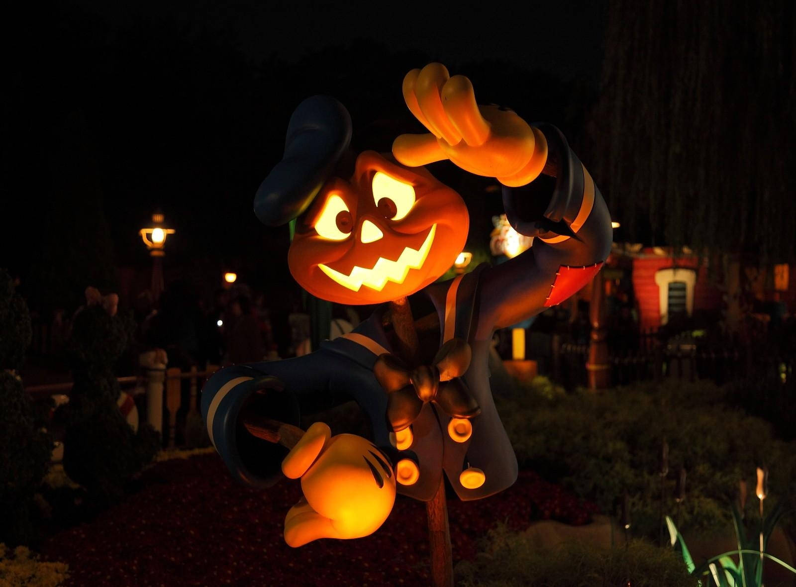 Purjehdi yön halki kurpitsaveneellä tänä Halloweenina! Taustakuvat