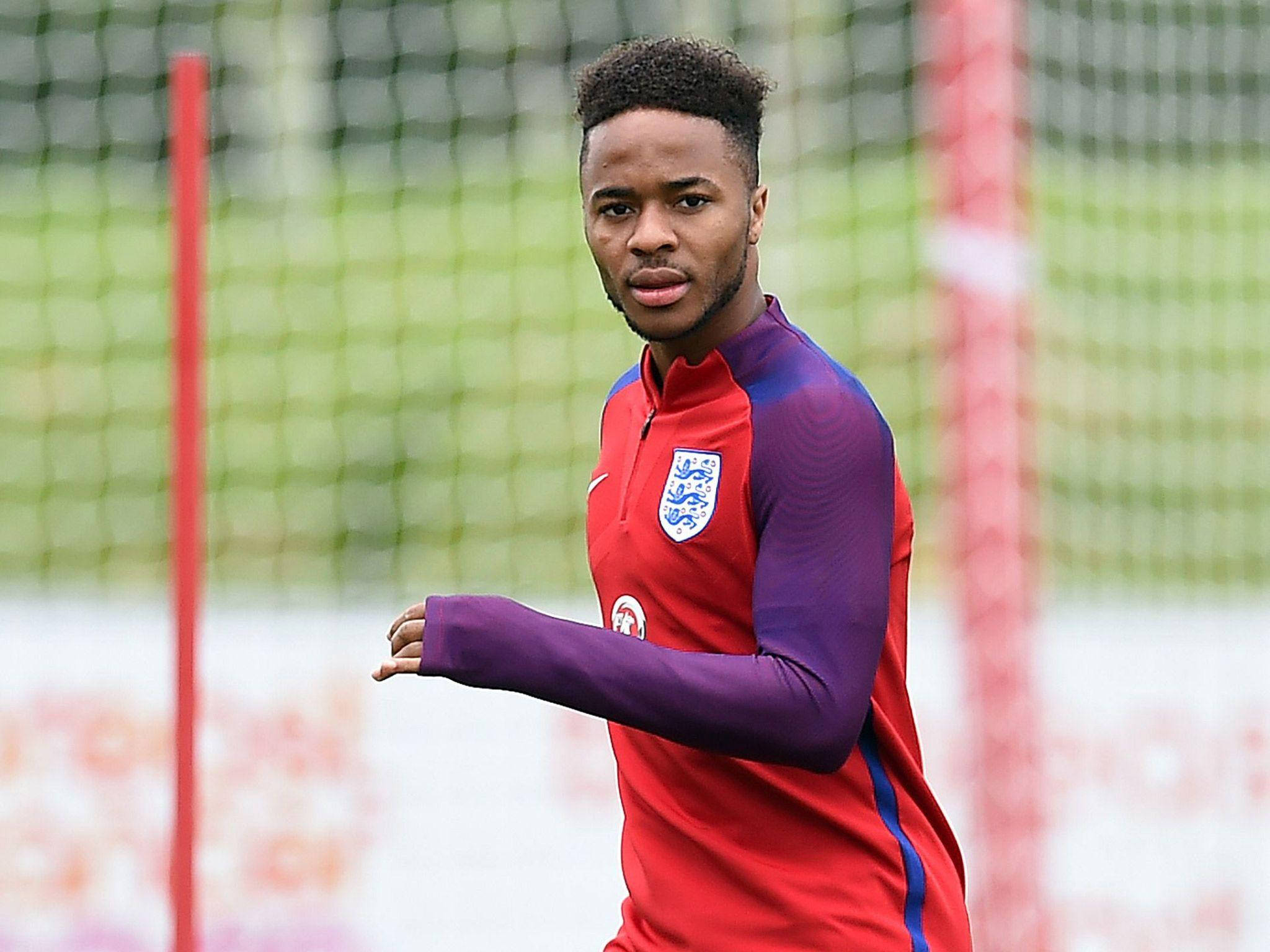 Raheem Sterling harjoittelemassa Taustakuvat