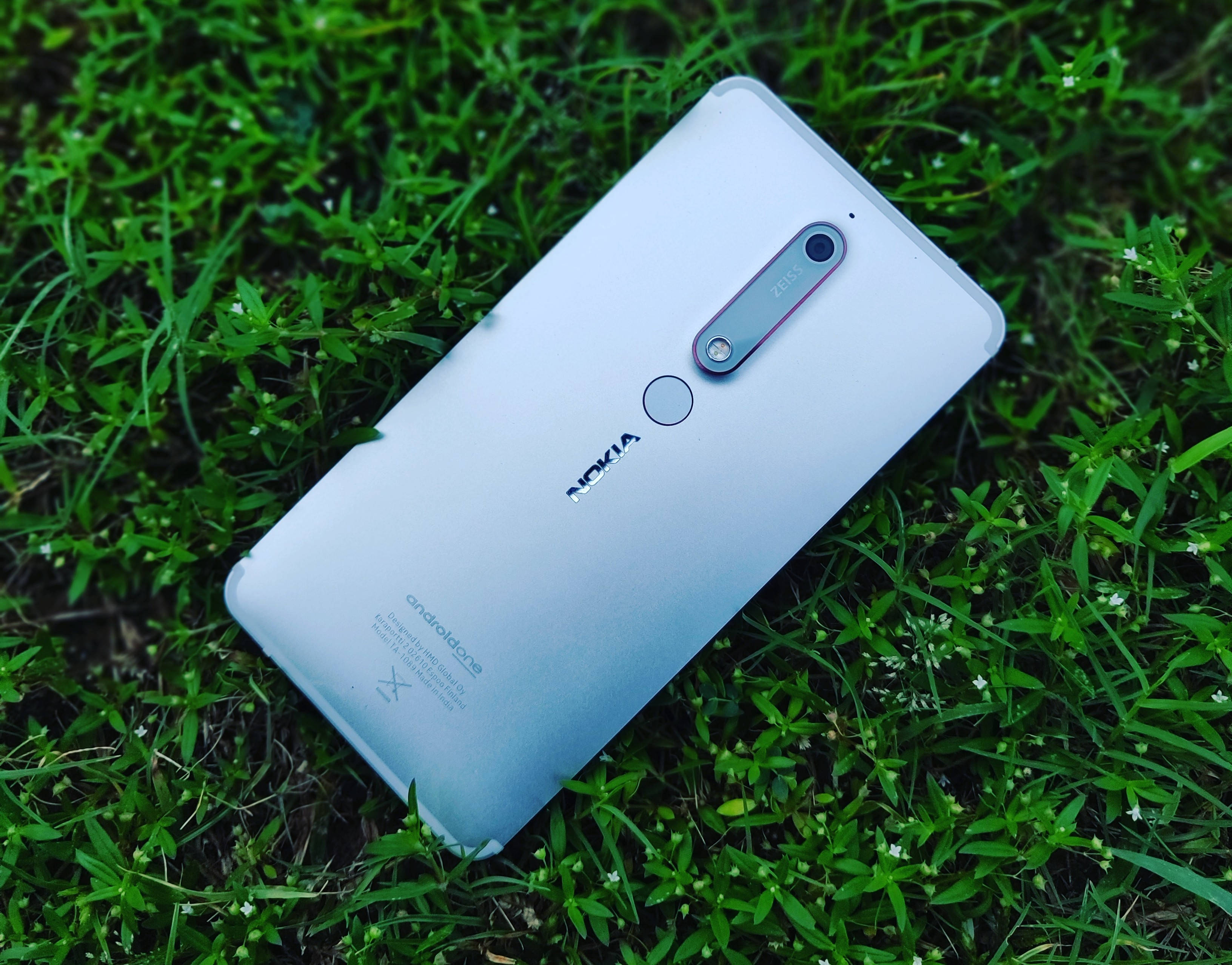 Rautasininen Nokia 6.1 taka Taustakuvat