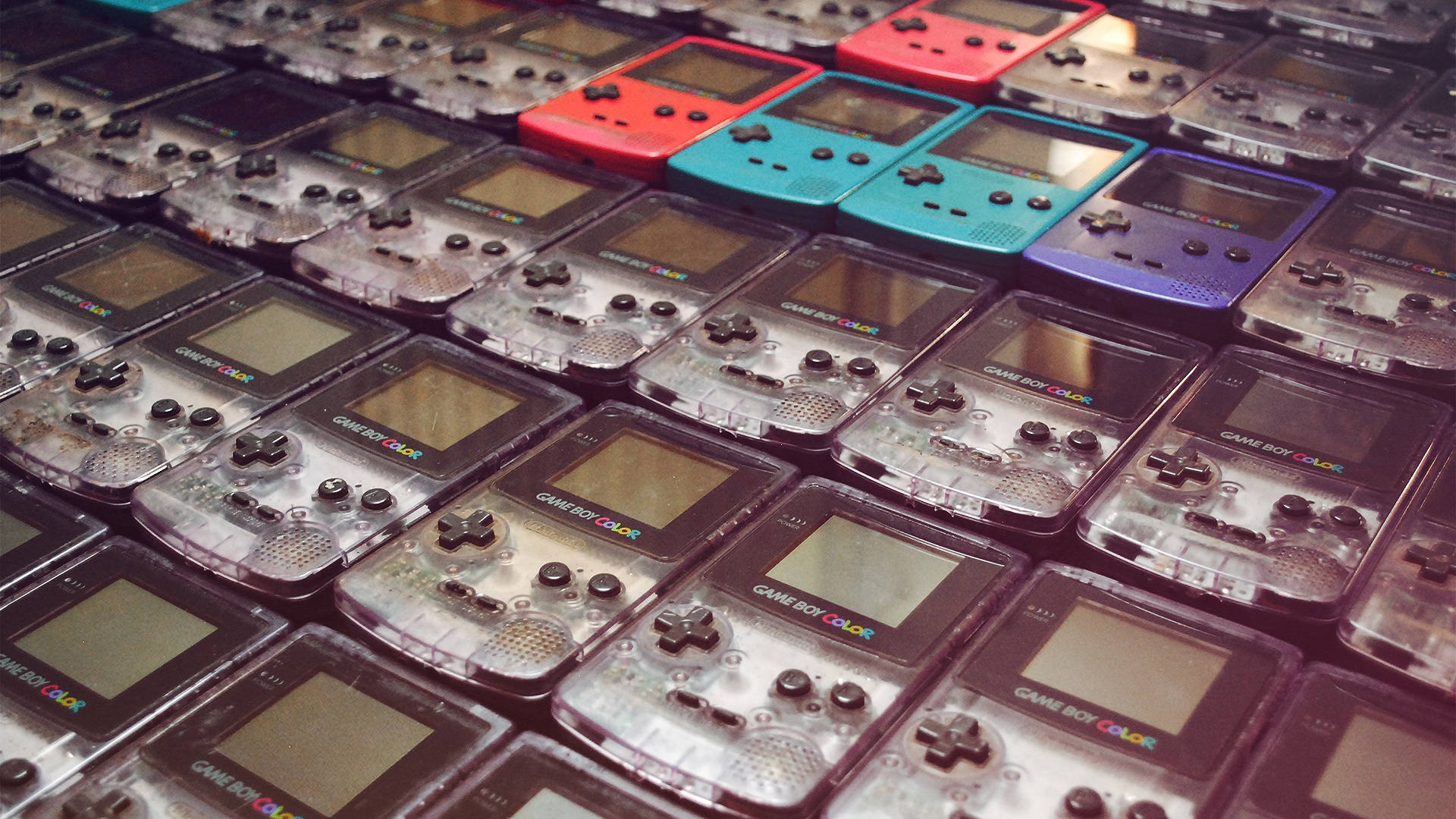 Riveittäin Game Boy Color -malleja Taustakuvat