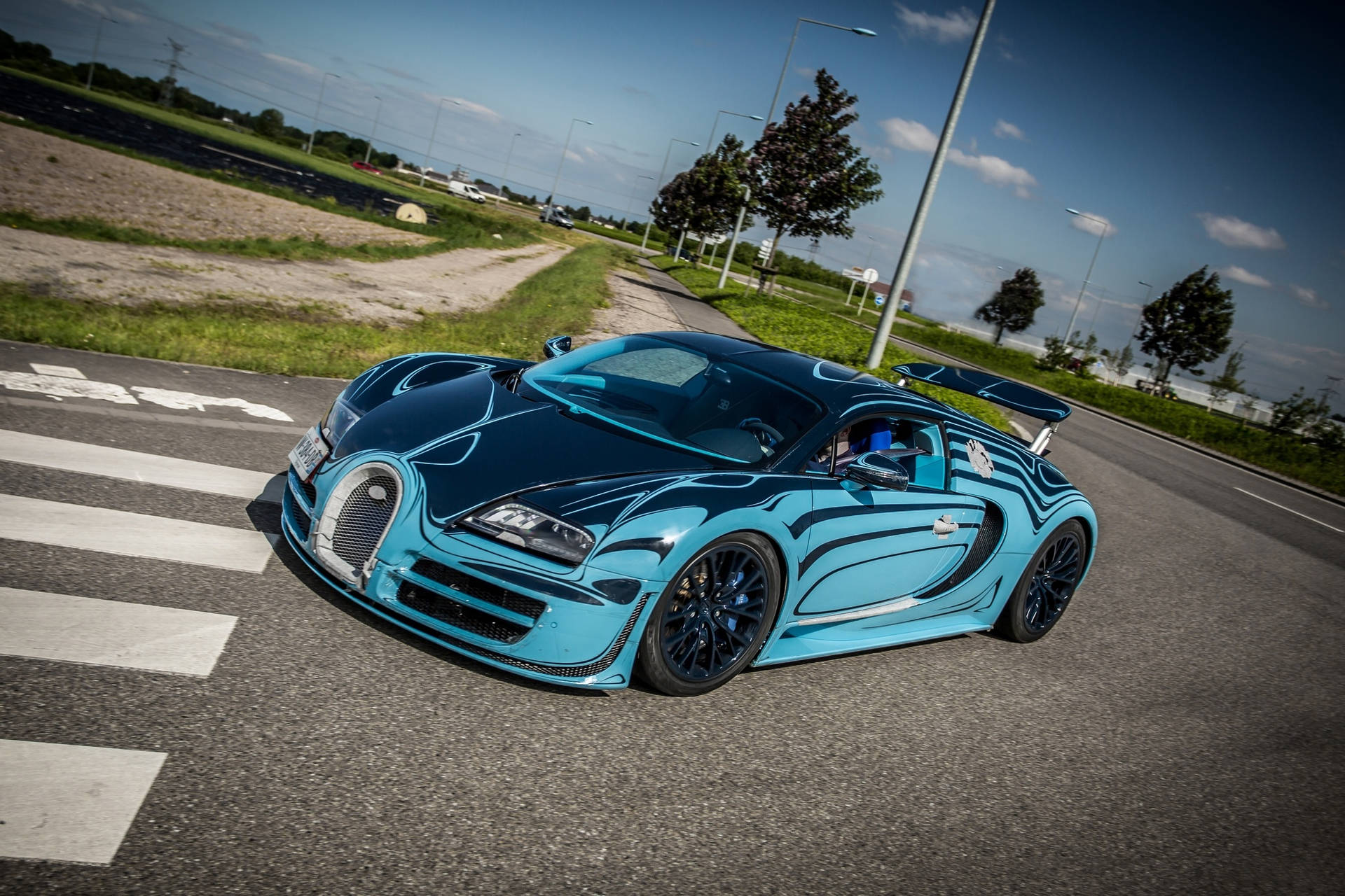 Safiirinsininen Bugatti Veyron taustakuva