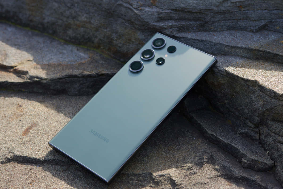 Samsung S23 Ultra kivipinnalla Taustakuvat