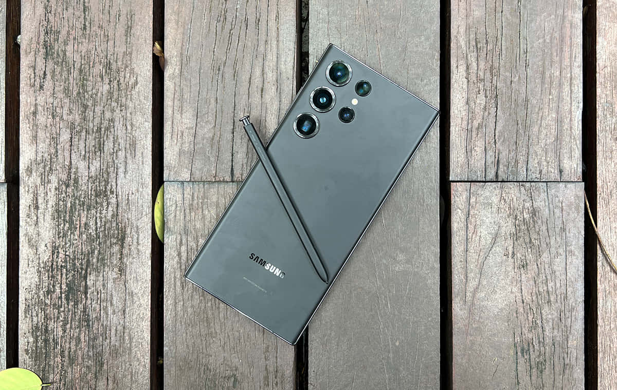 Samsung S23 Ultra puisella kannella Taustakuvat