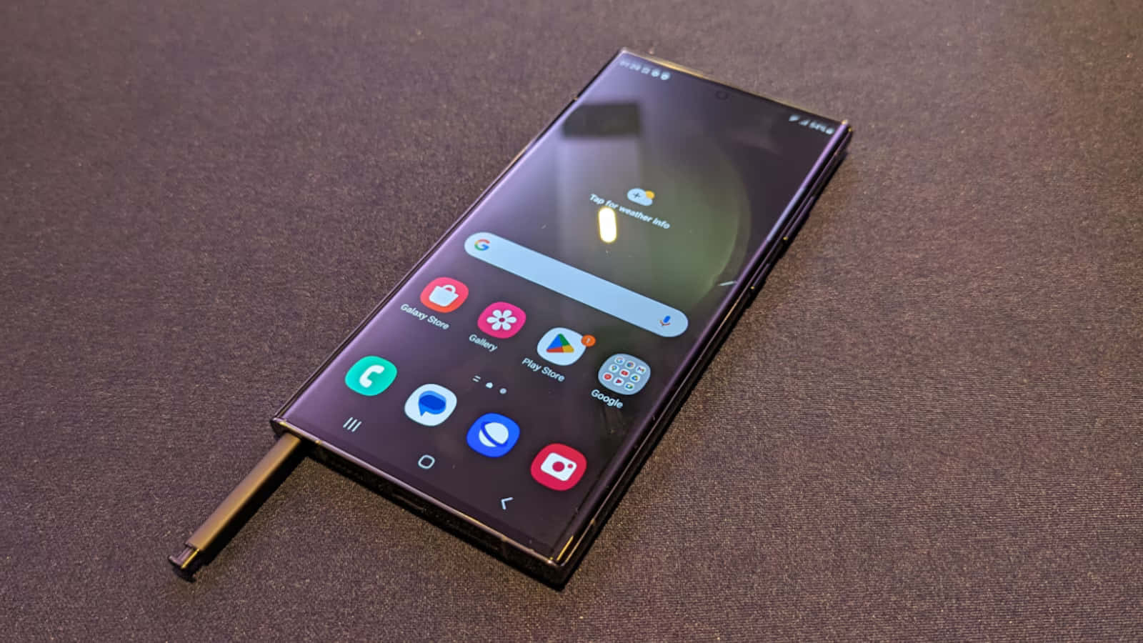 Samsung S23 Ultra S Pen esillä Taustakuvat