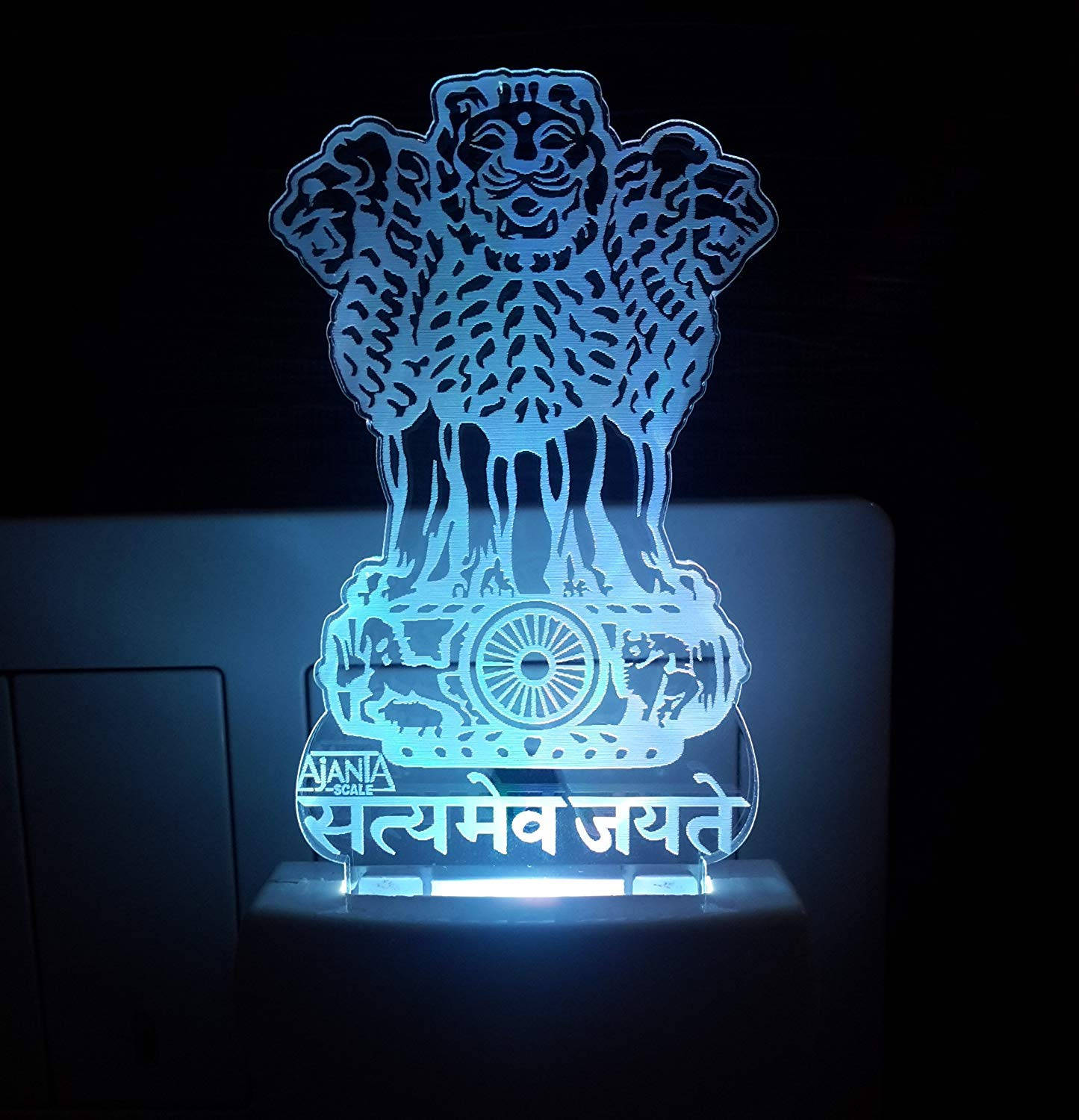 Satyamev Jayate -kaiverrettu akryylitaide Taustakuvat