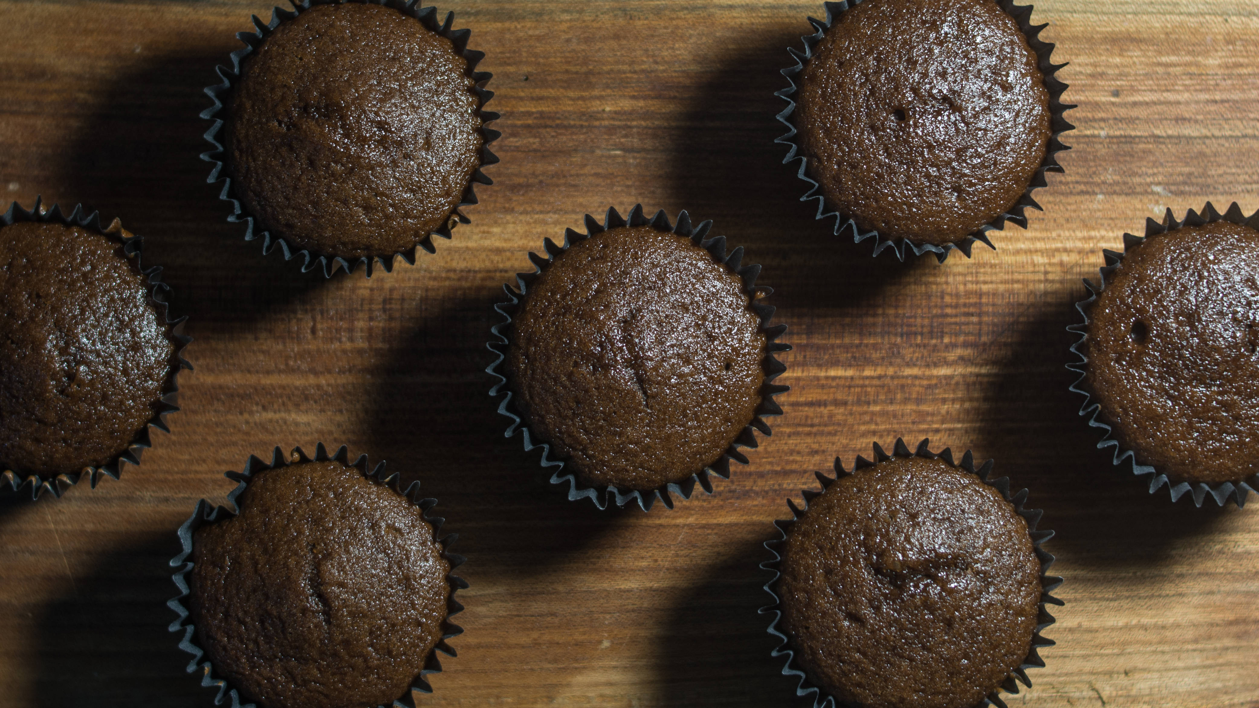 Seitsemän mustaa muffinia Taustakuvat