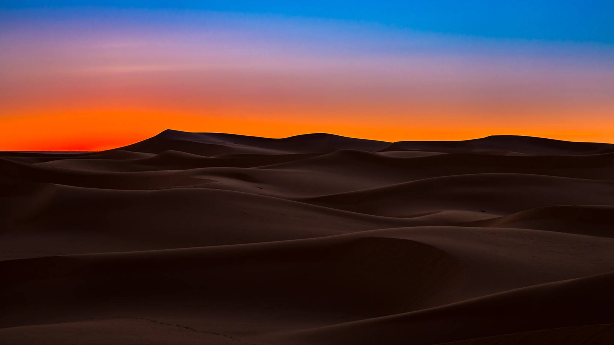 Selkeä taivas Saharan autiomaassa Taustakuvat