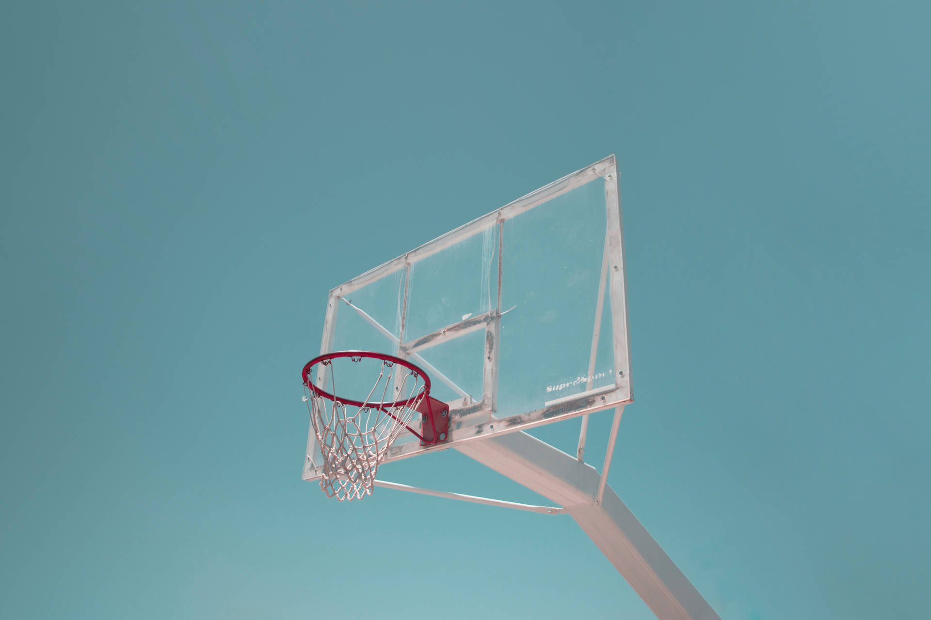 Minimalistinen koripallokori taustakuva