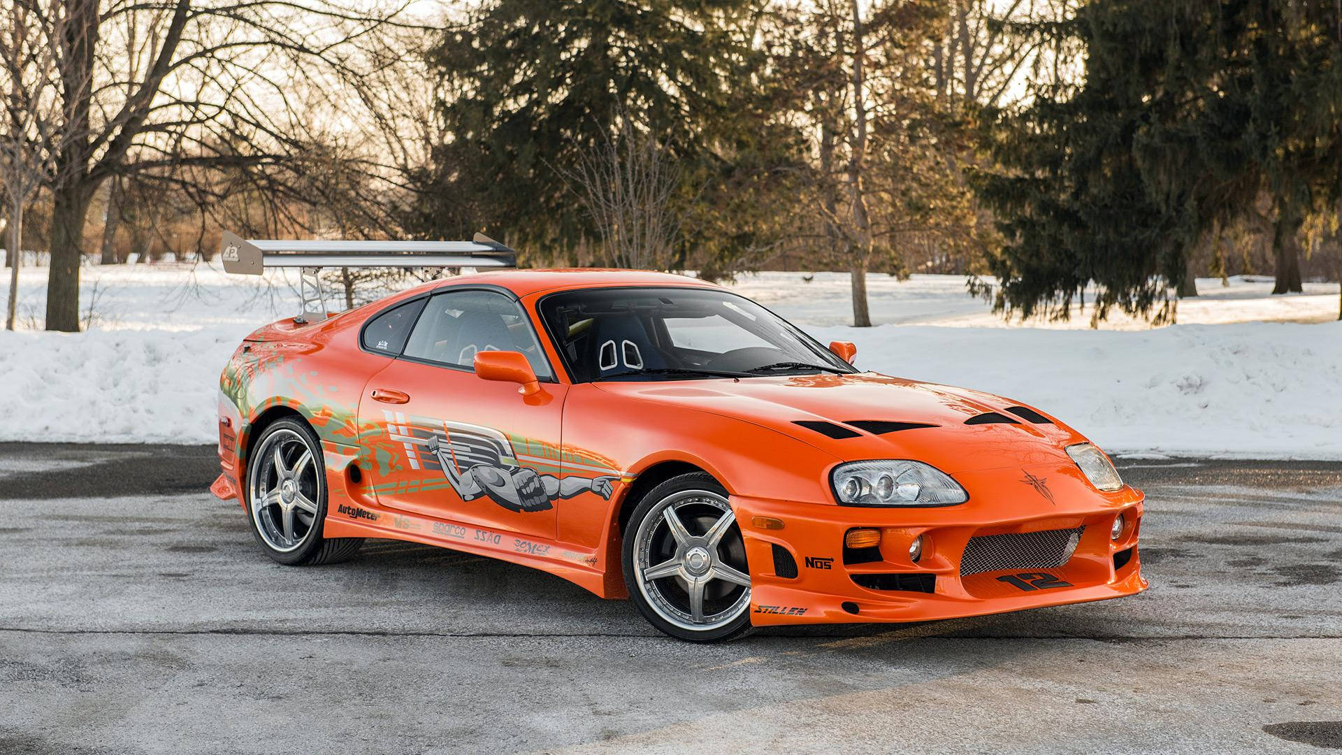 Silmiinpistävä oranssi Toyota Supra Mk4 – Jalokivi Fast and the Furious -elokuvasarjasta Taustakuvat
