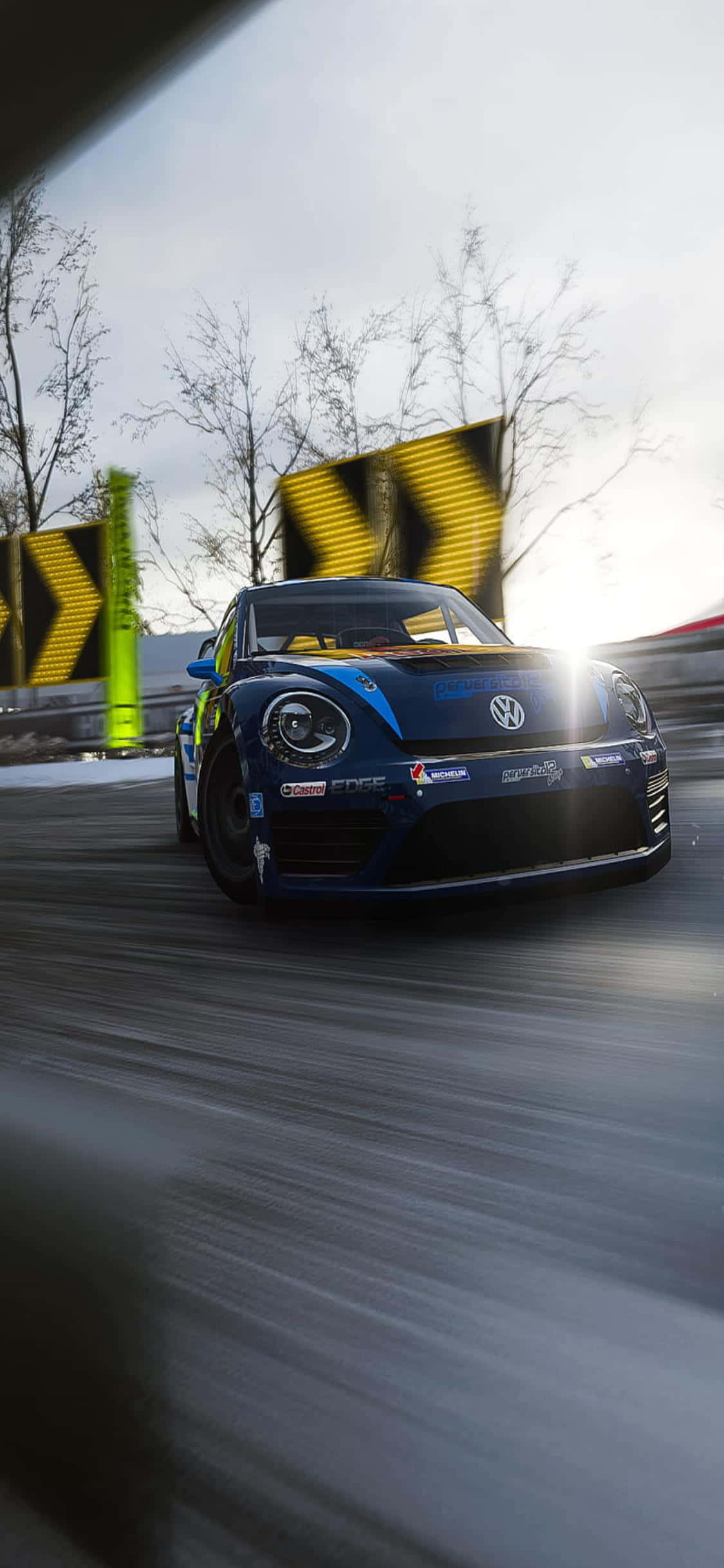 sininen volkswagen beetle ajaa lumista tietä pitkin Taustakuvat