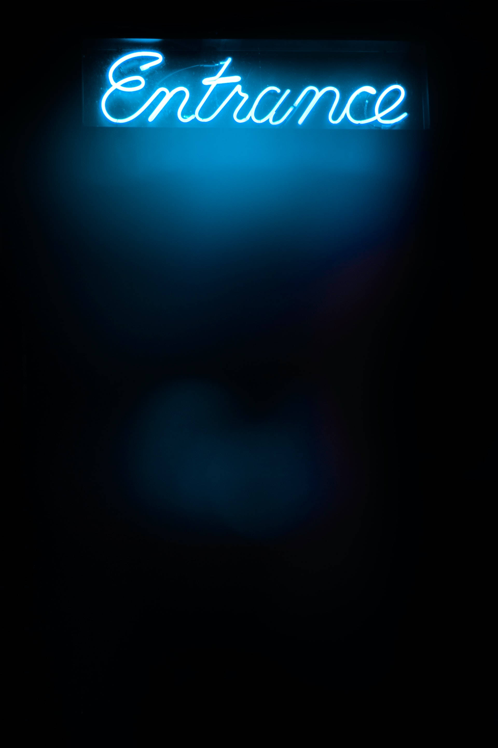 Sisäänkäyntikyltti neoninsinisessä iPhonessa Taustakuvat
