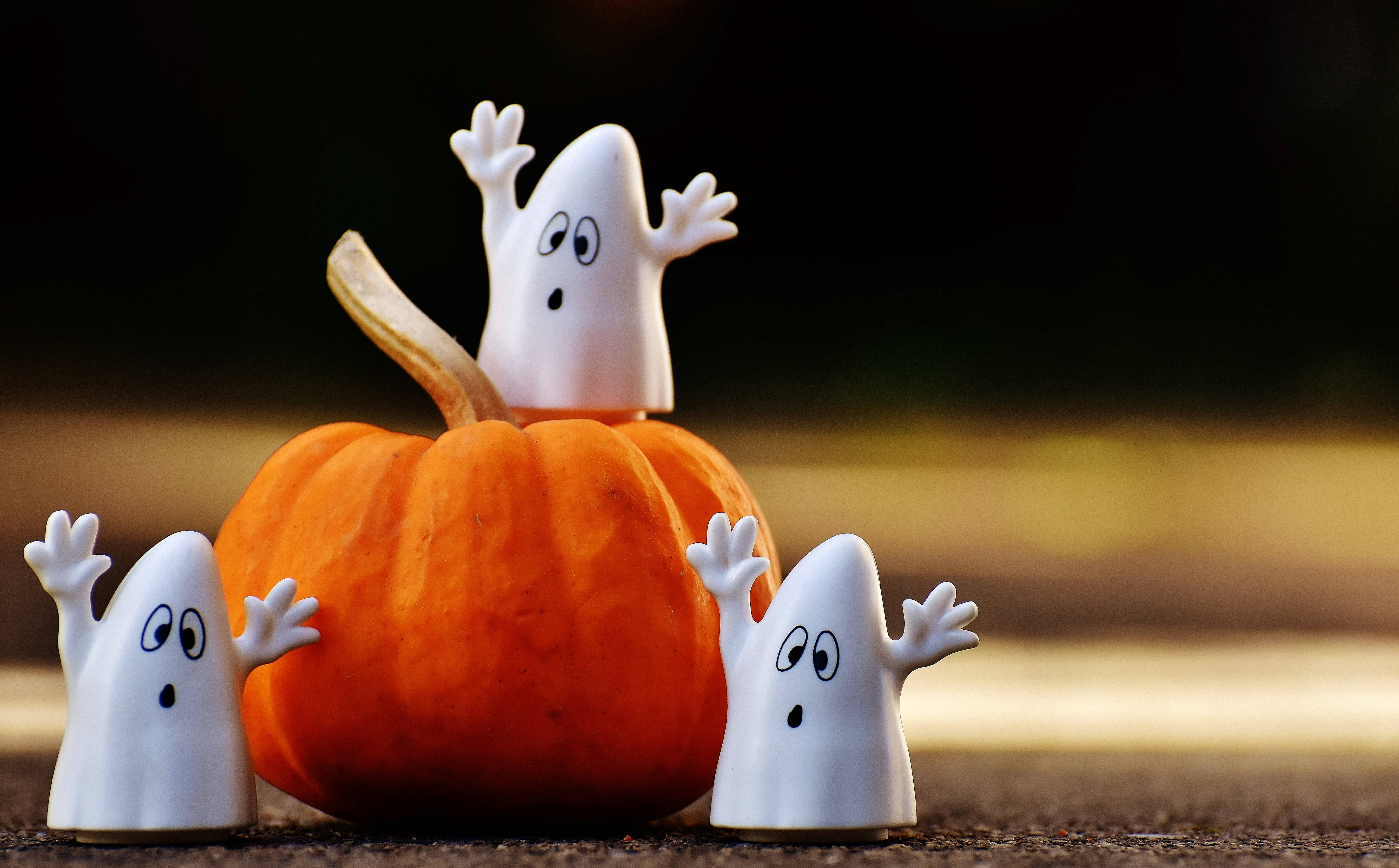 Söpö Halloween-valkoiset haamut sisustus Taustakuvat