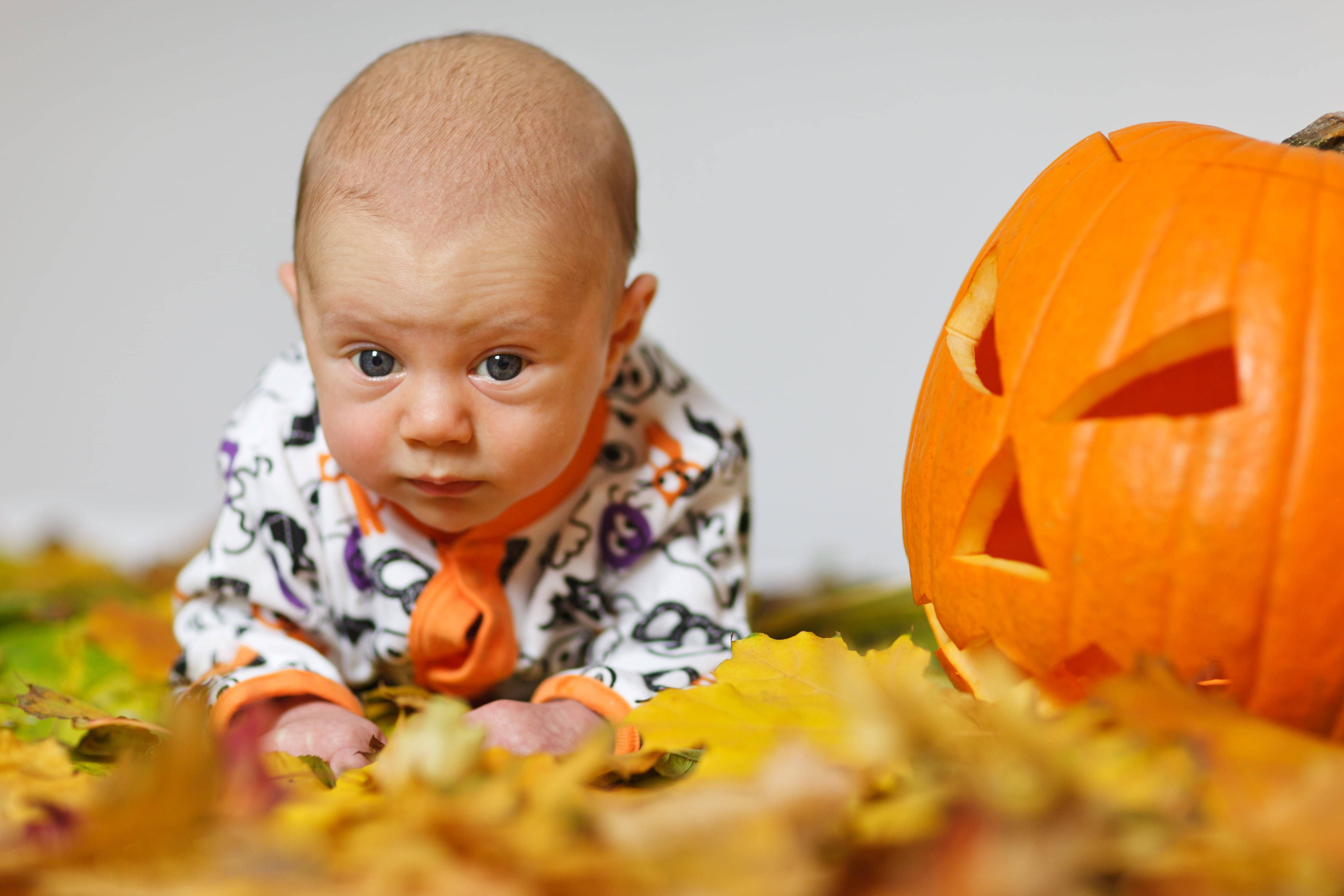 Söpö Halloween-vauva Taustakuvat