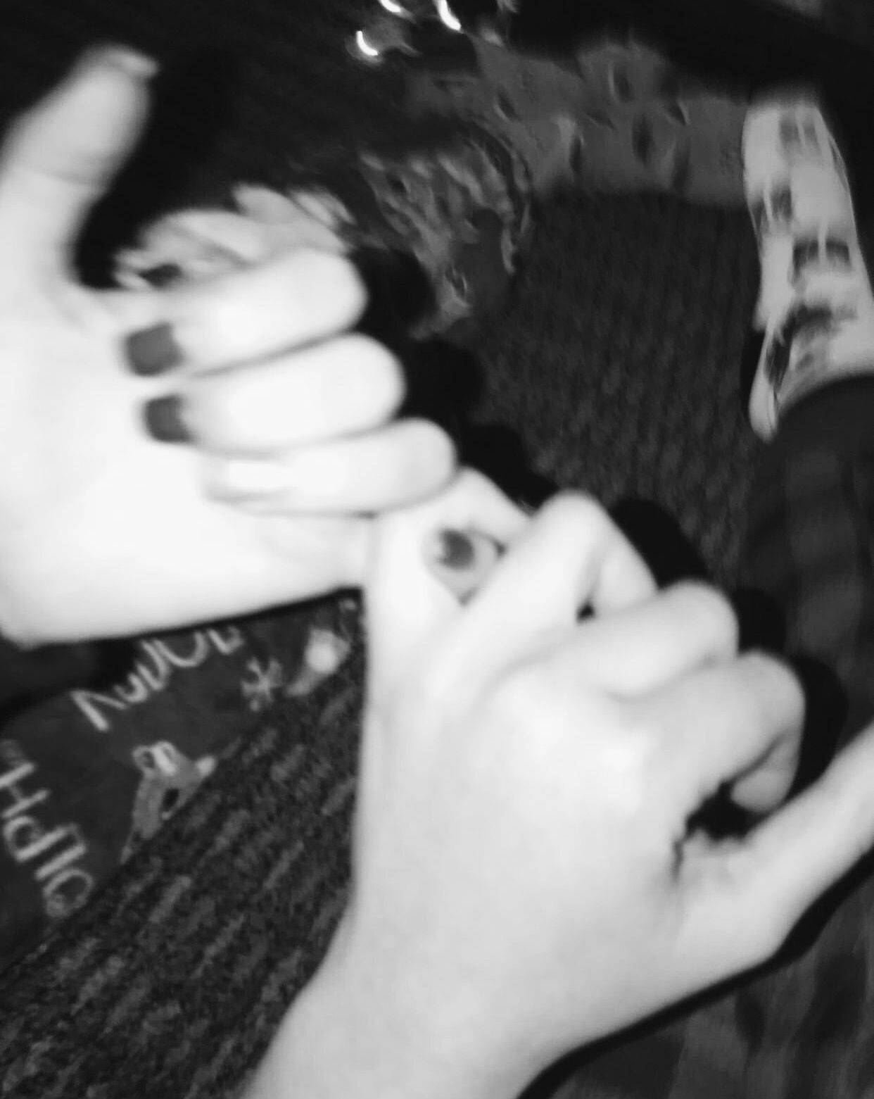 Söpö mustavalkoinen pinky promise -estetiikka Taustakuvat