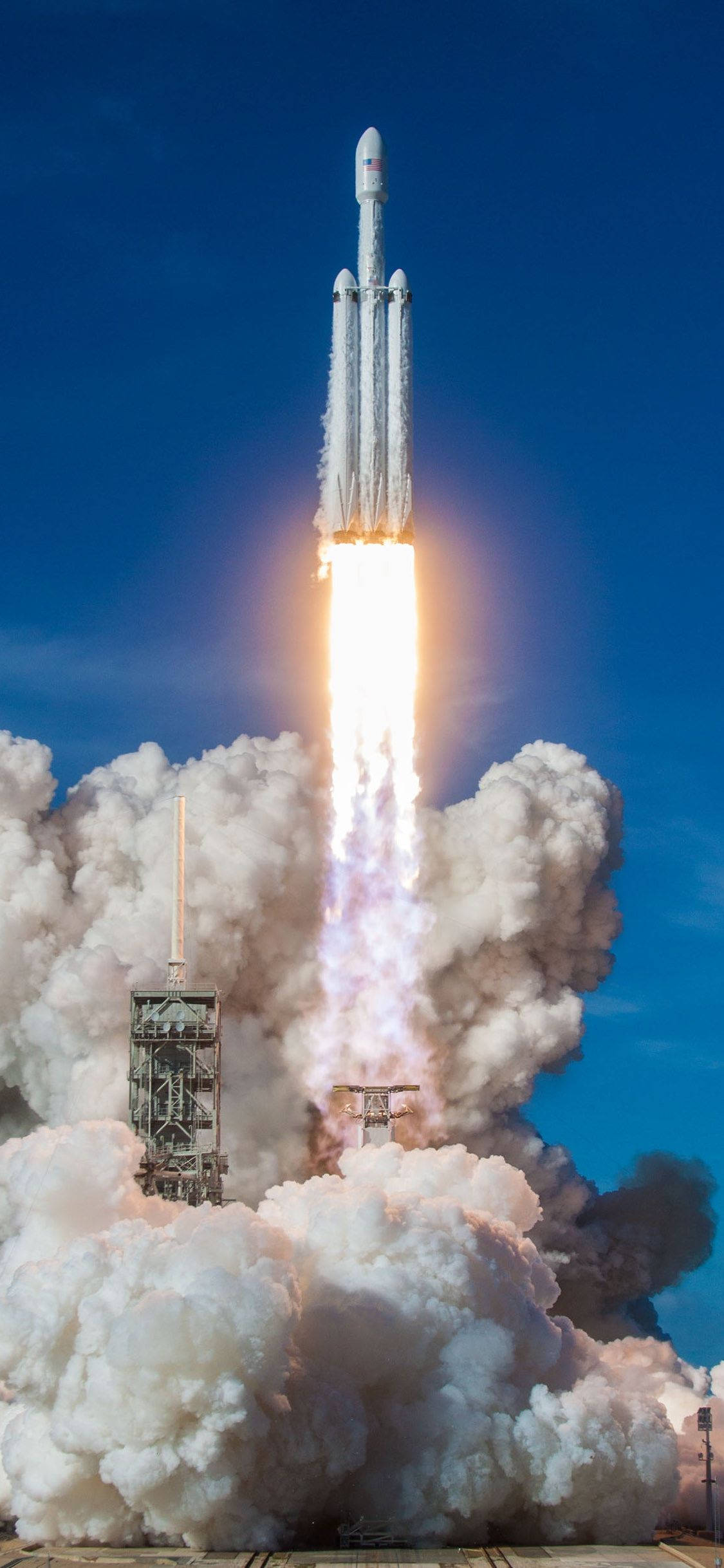 SpaceX Falcon Heavy -laukaisu Taustakuvat