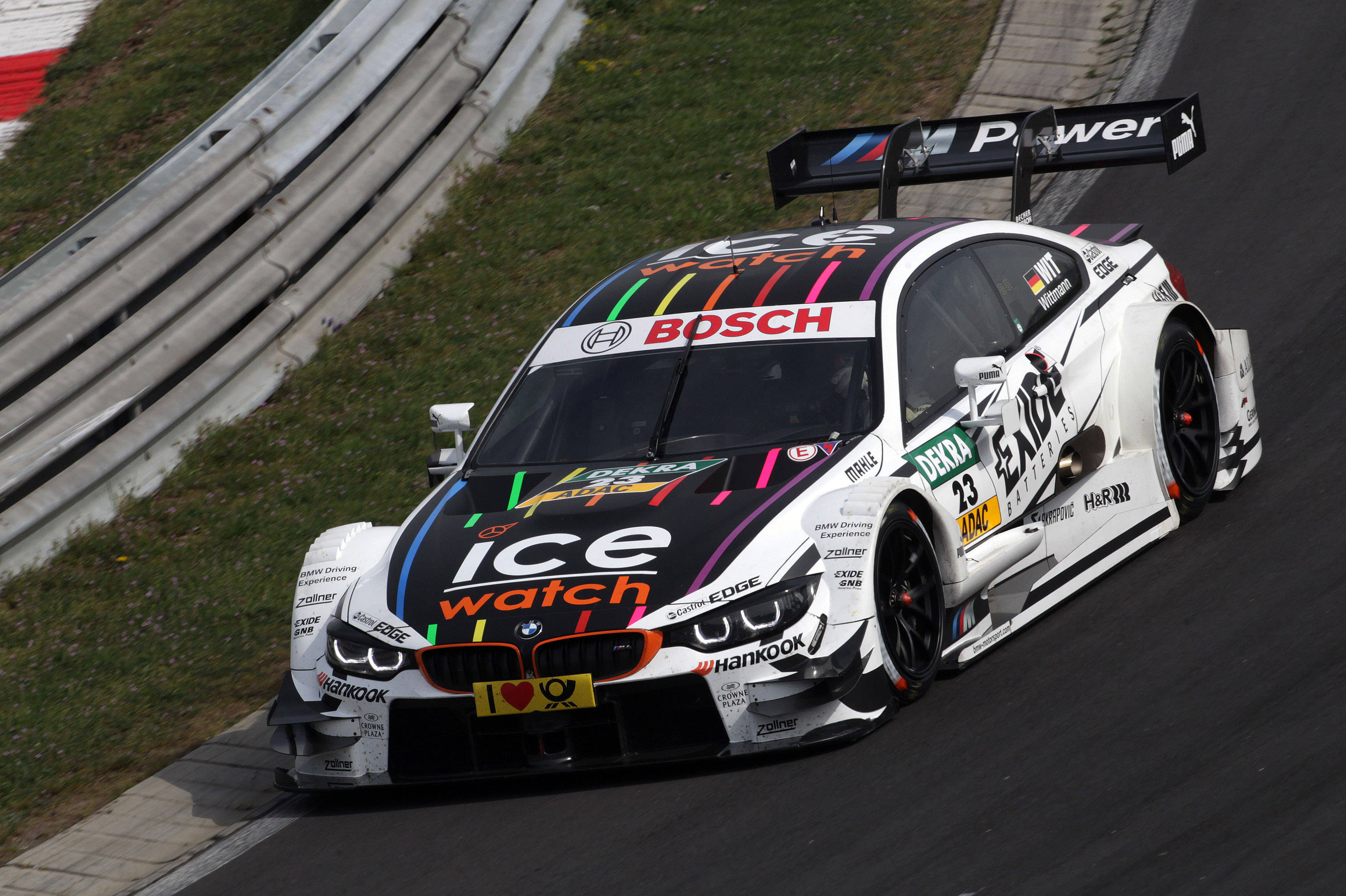 Sulava ja ketterä BMW M4 DTM -auto Taustakuvat