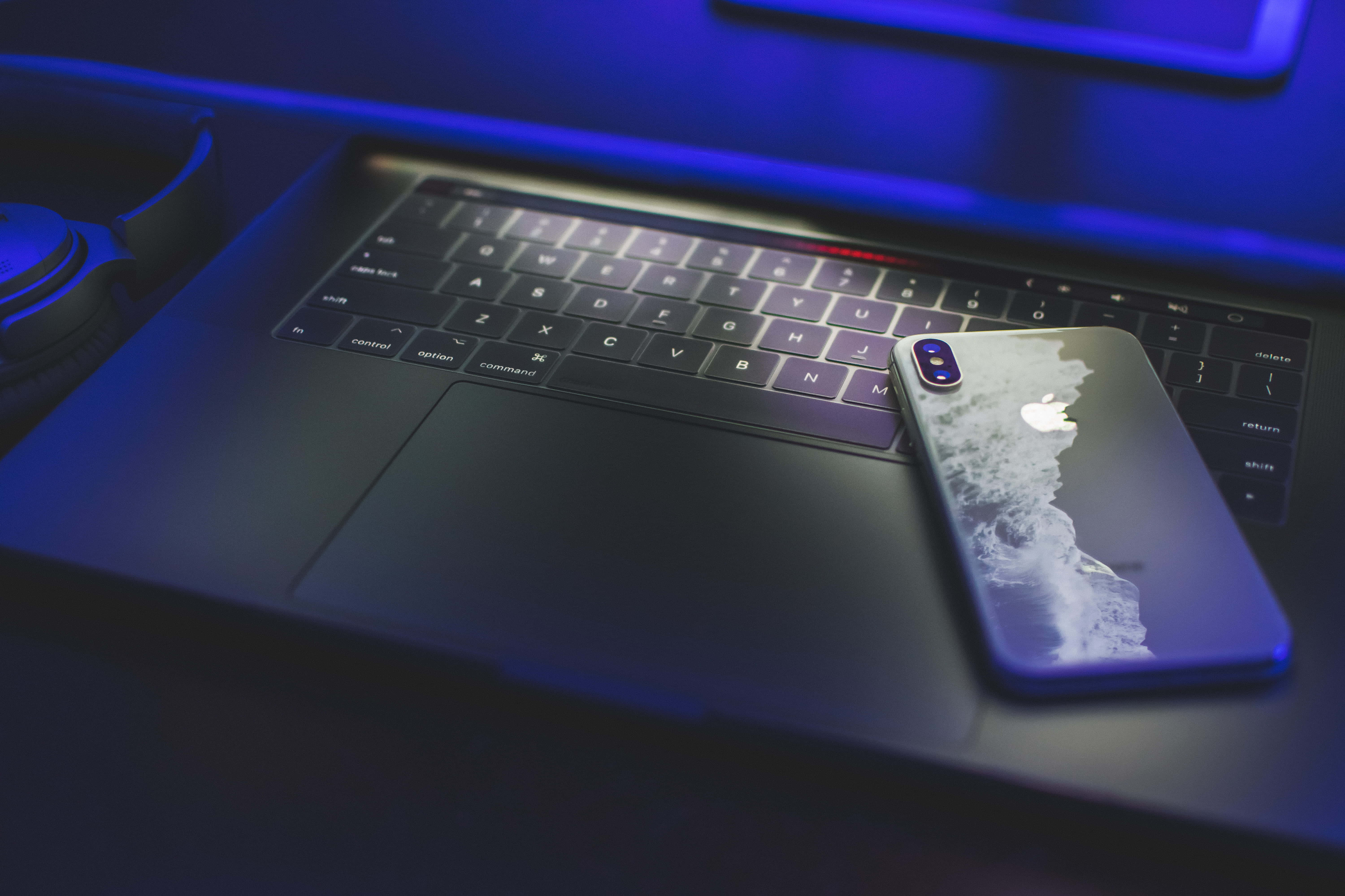 "Täydellinen yhdistelmä eleganssia ja voimaa; esteettinen Macbook!" Taustakuvat