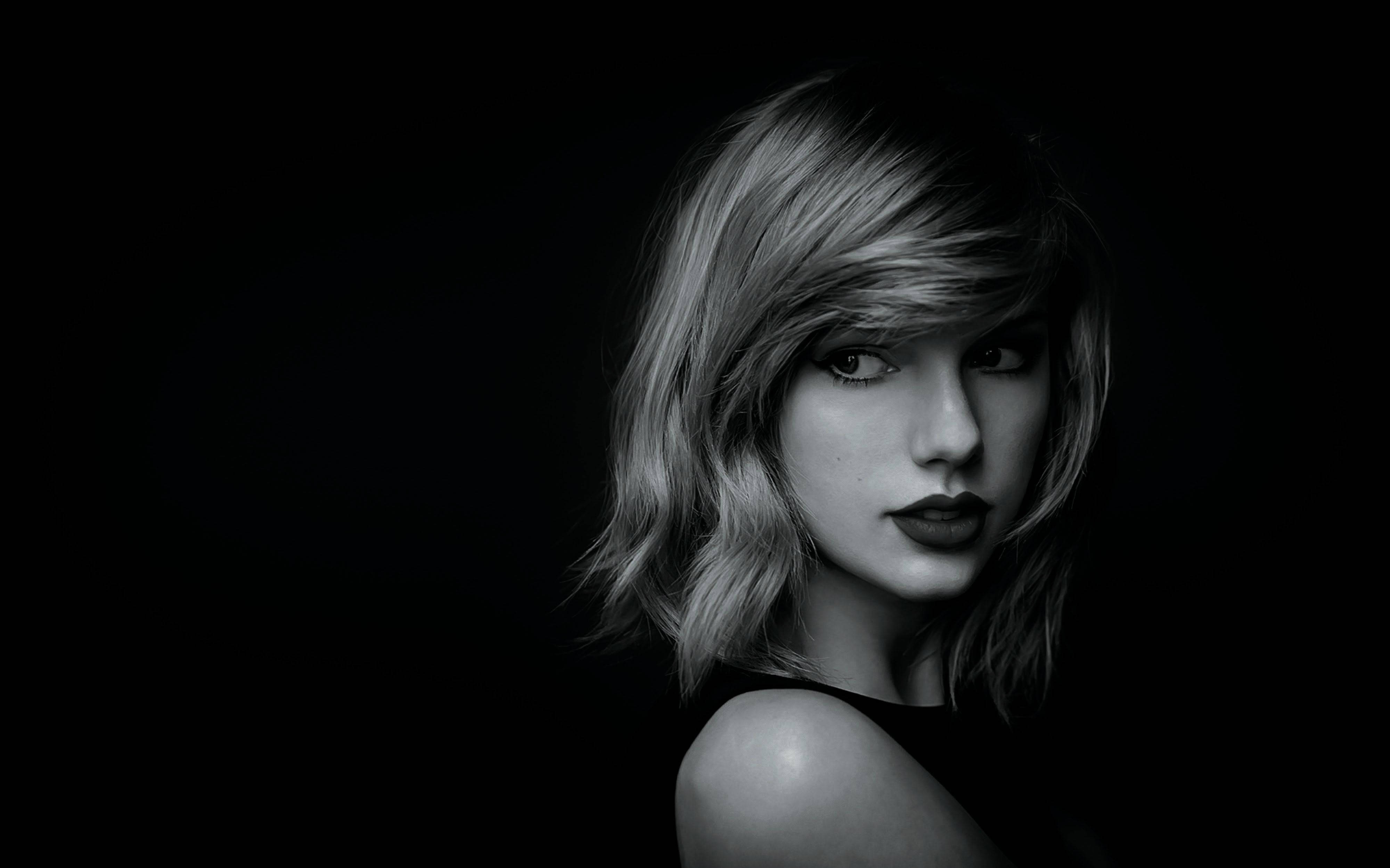 Taylor Swift esittelee musiikillisia kykyjään Taustakuvat