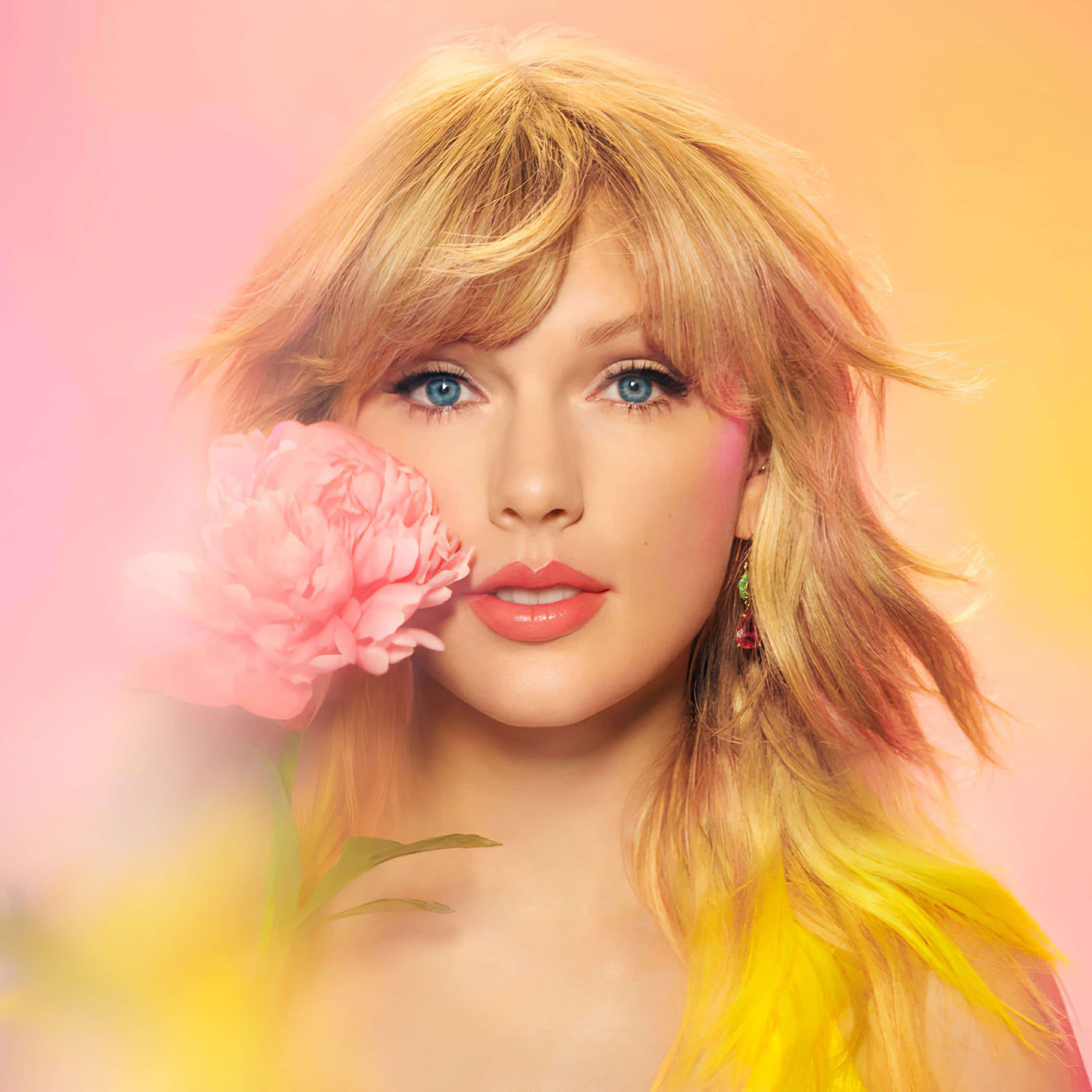 Taylor Swift valaistuna lavavalojen alla Taustakuvat