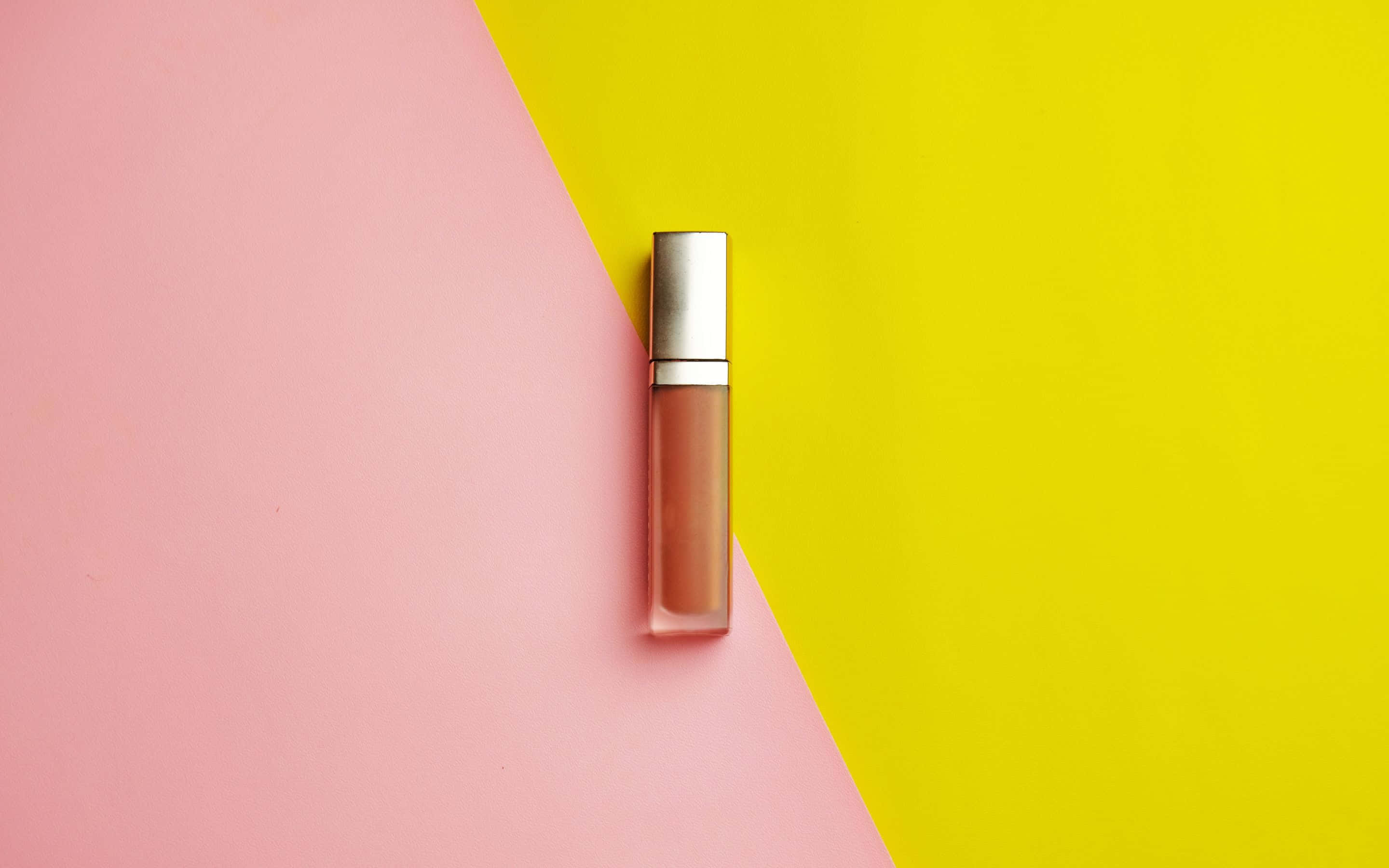 Täysin tyyni ja rauhallinen jokimaisema Taustakuvat