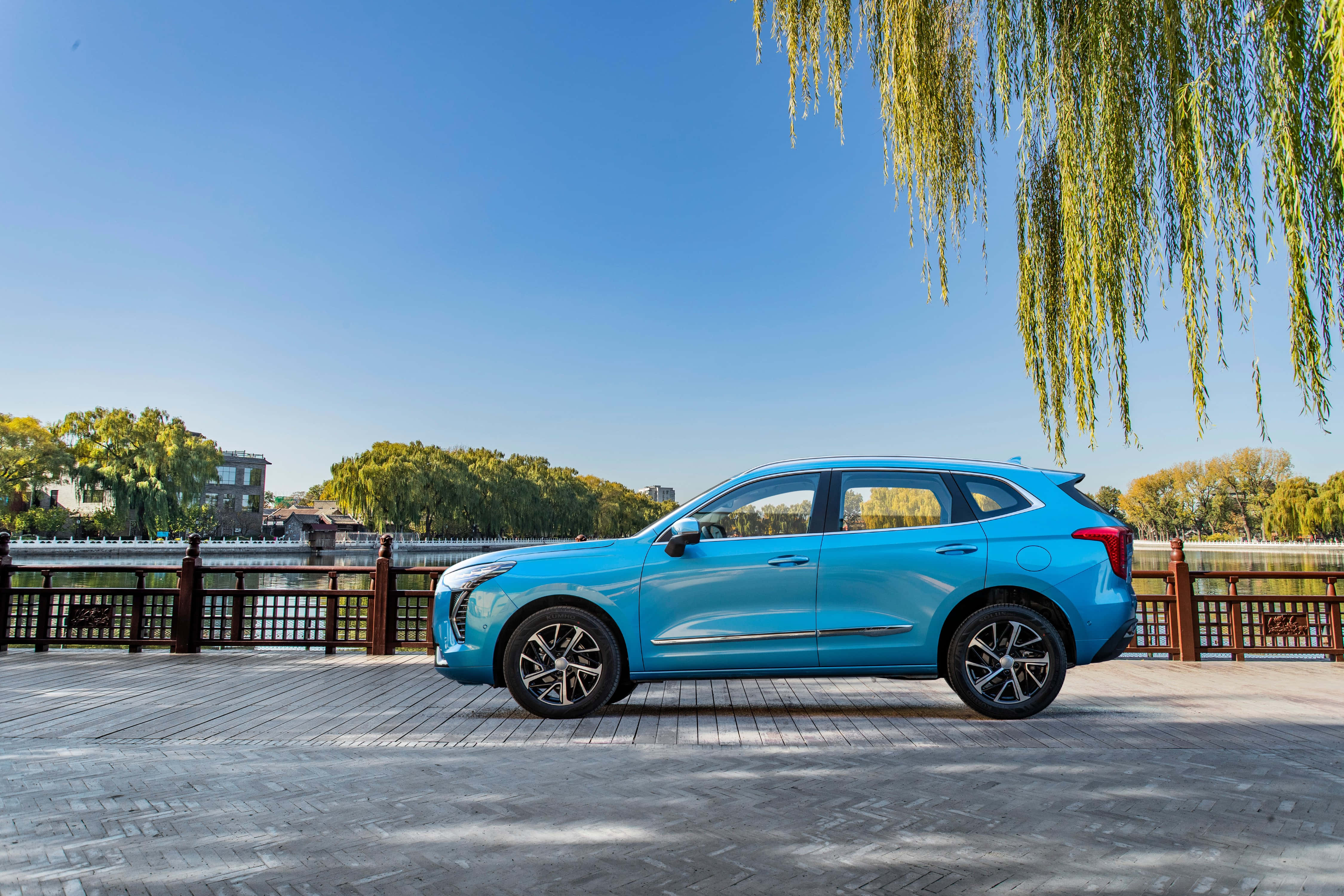 Täysin uusi Haval H6: Rohkea ja tyylikäs maastoauto Taustakuvat