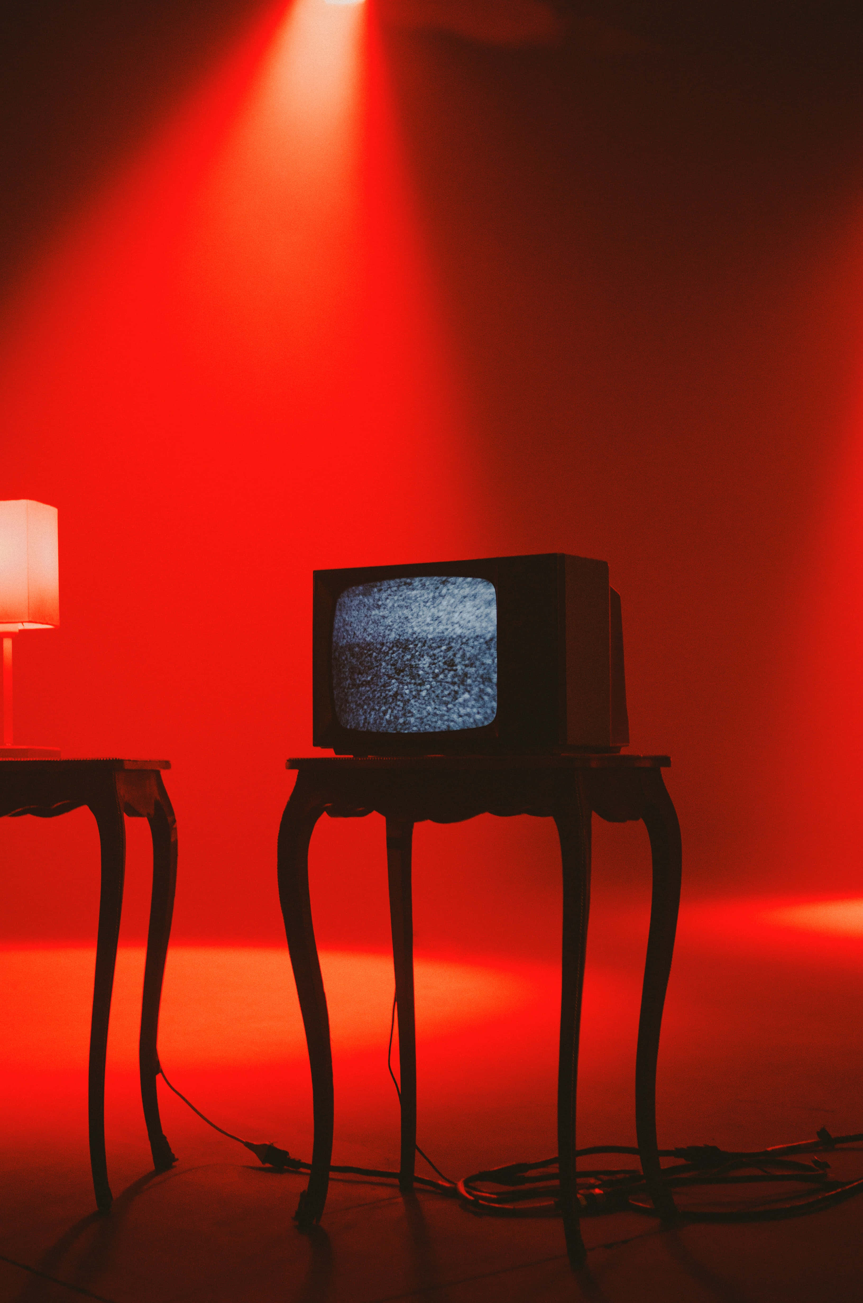 televisio ja lamppu pöydällä Taustakuvat