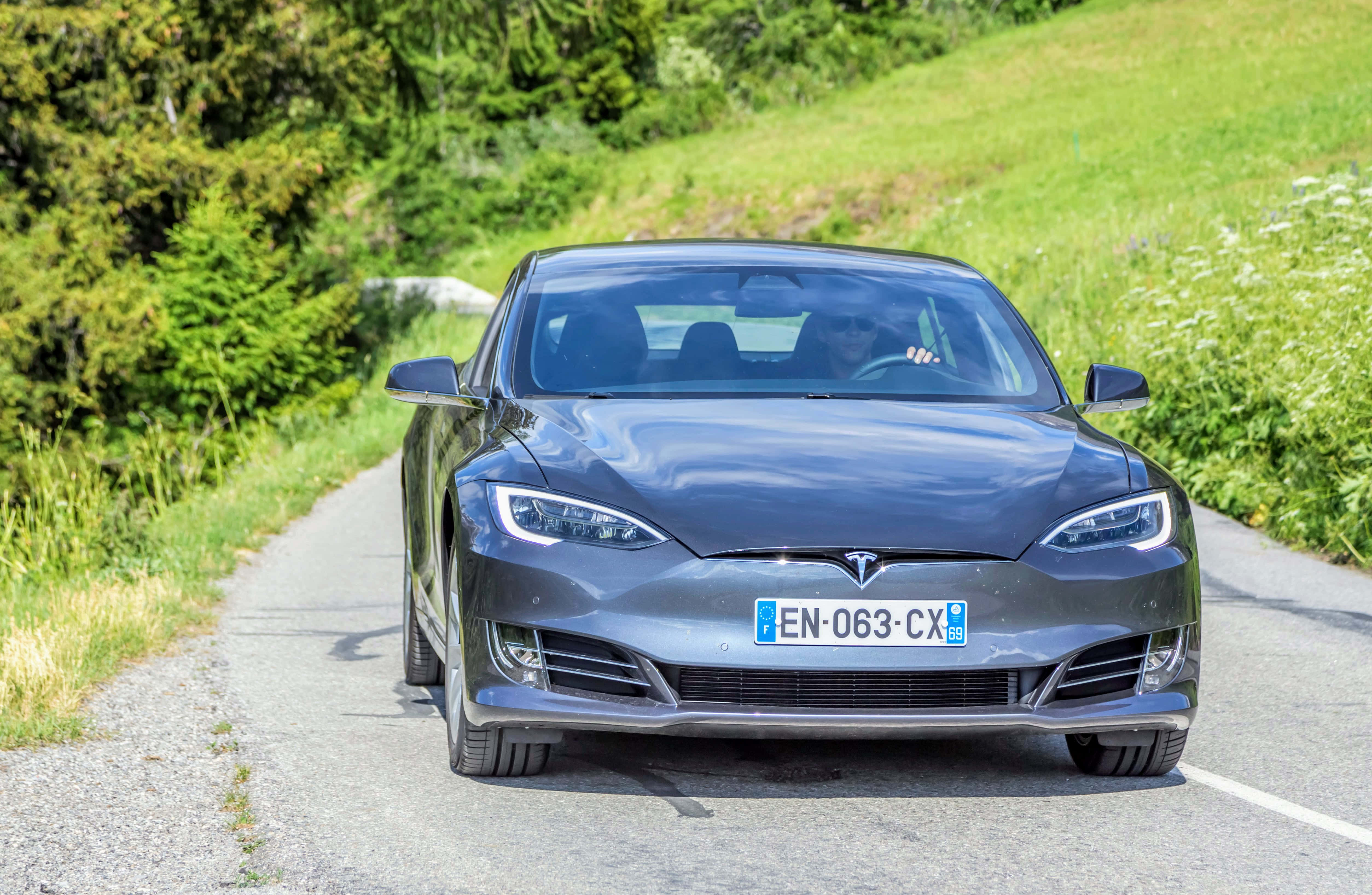 Tesla-auto Taustakuvat
