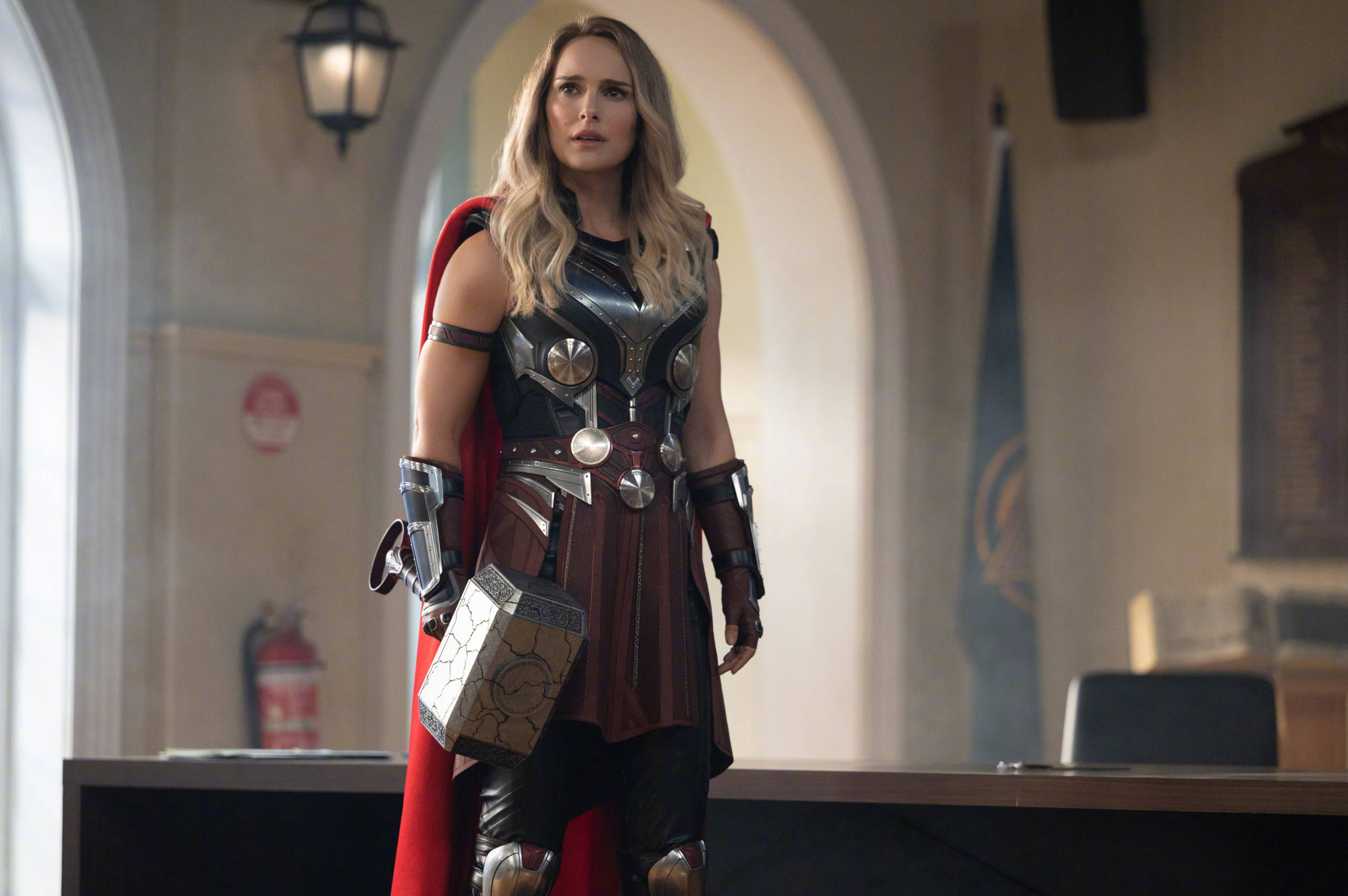 Thor Love And Thunder Hämmentynyt Jane Taustakuvat