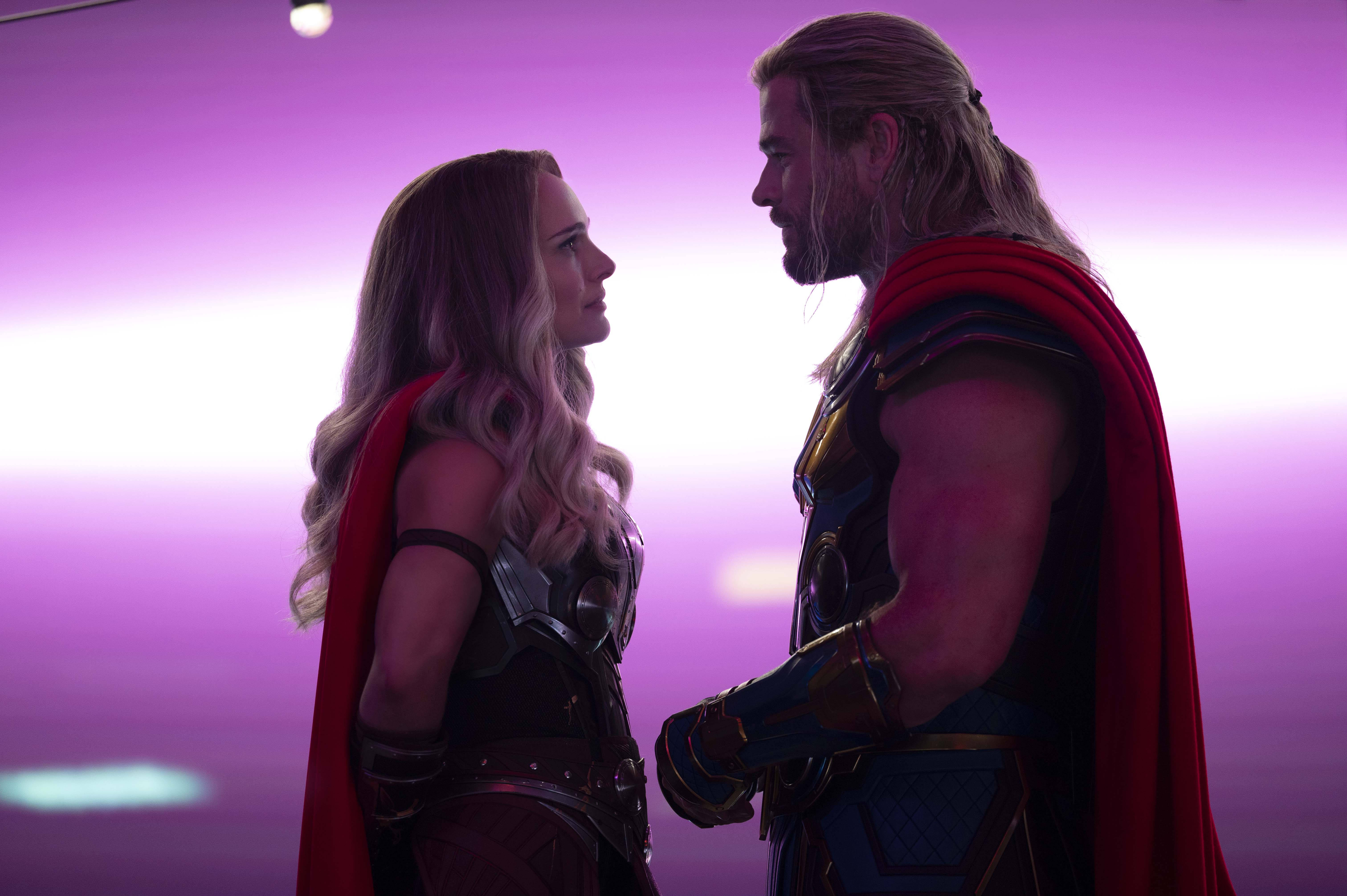 Thor Love And Thunder Rakastavaiset Yhdistyneet Taustakuvat