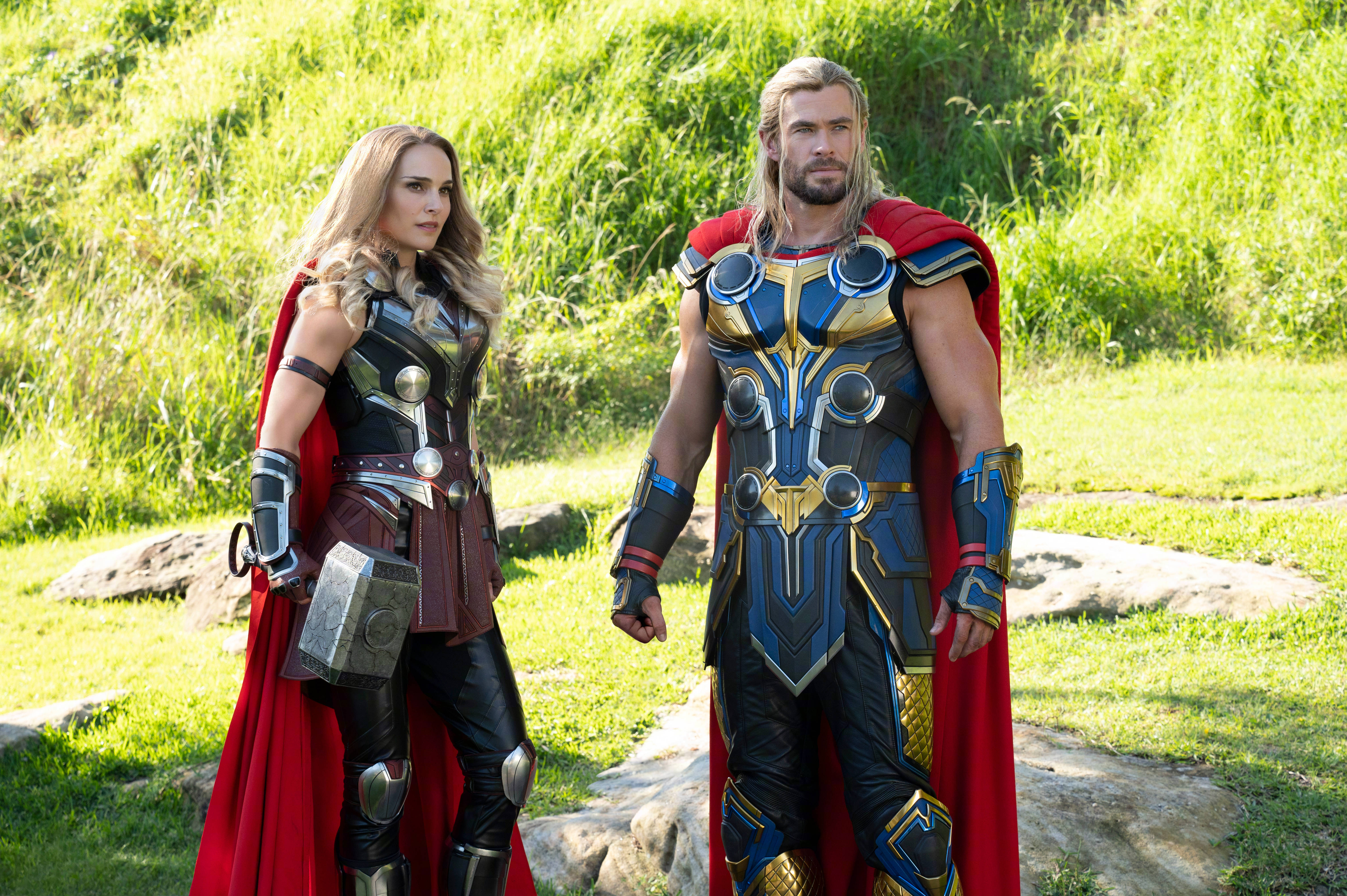 Thor Love and Thunder Asgardialainen haarniska Taustakuvat