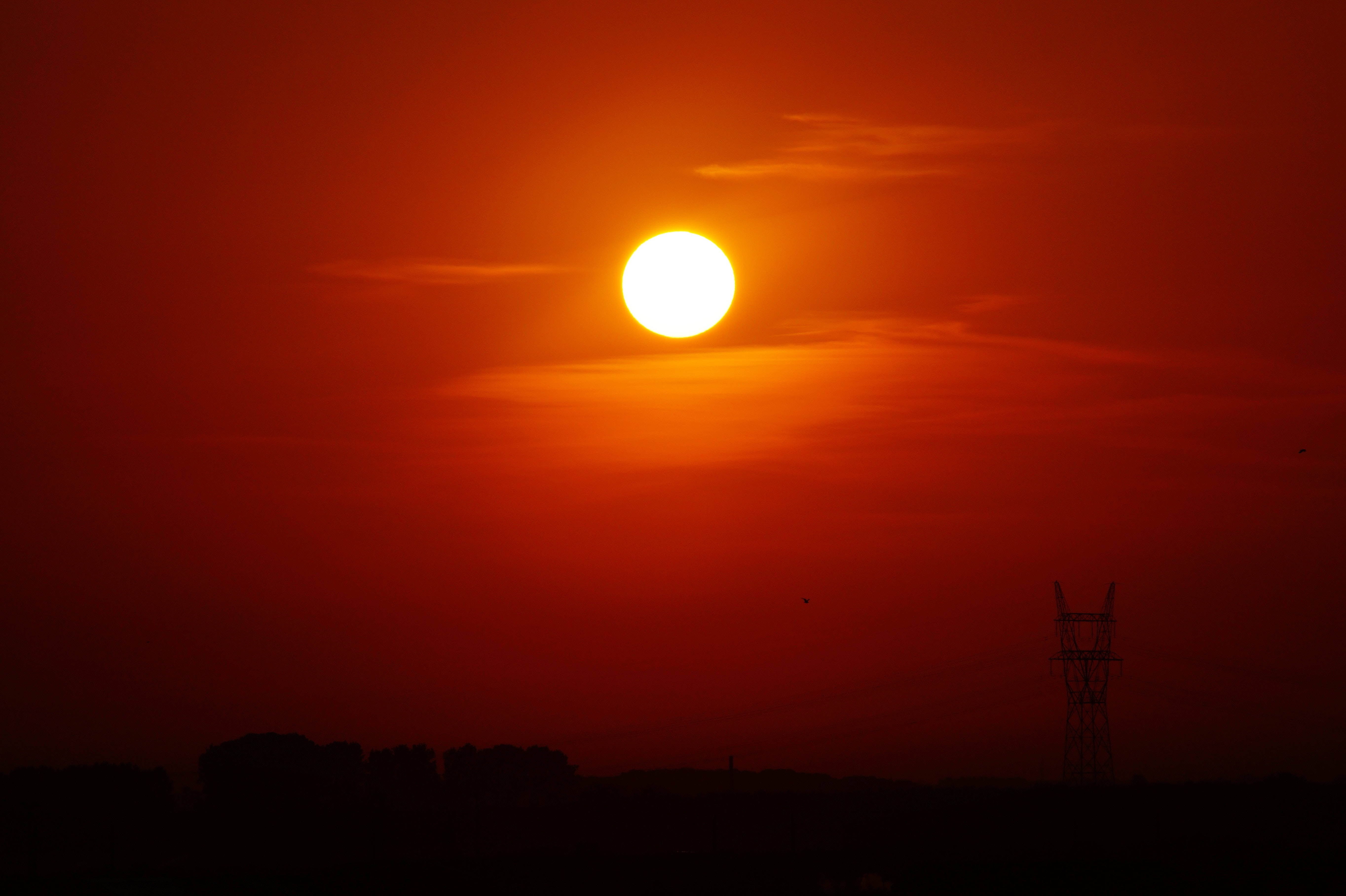 Tumma punainen aurinko Taustakuvat