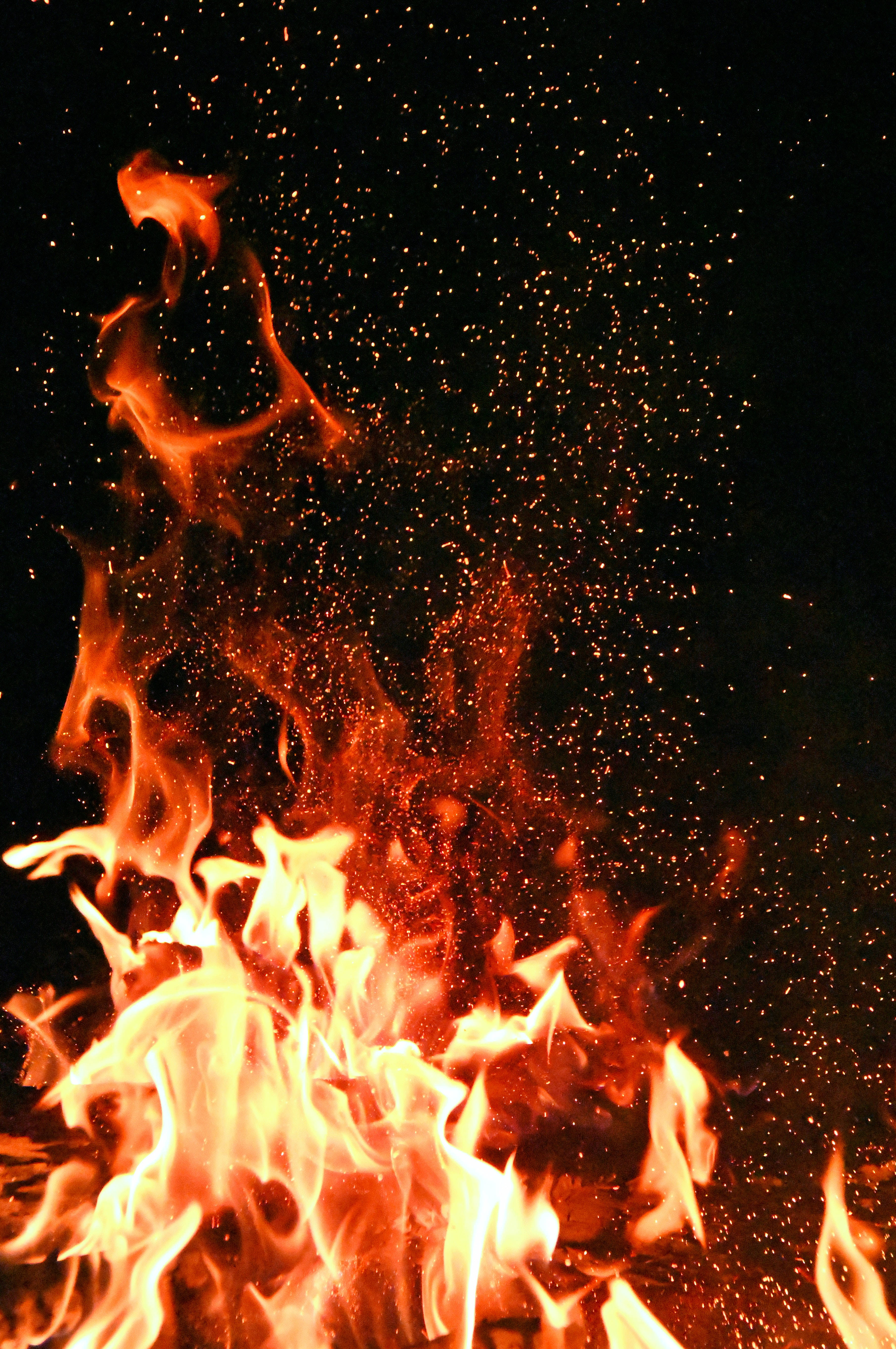 Tummanpunainen tuli Taustakuvat