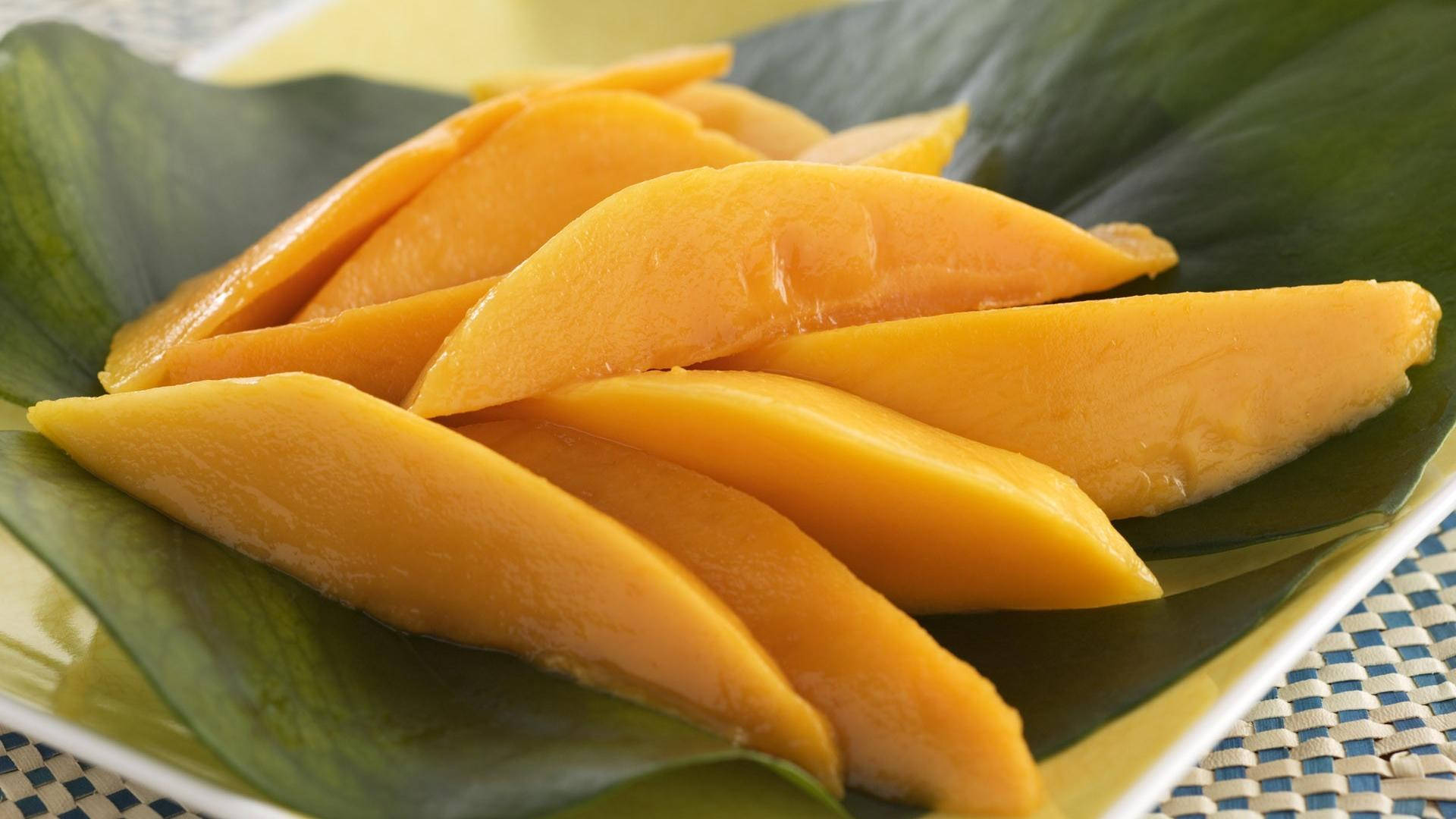 Tuoreita kypsiä mangoviipaleitä valmiina nautittavaksi Taustakuvat