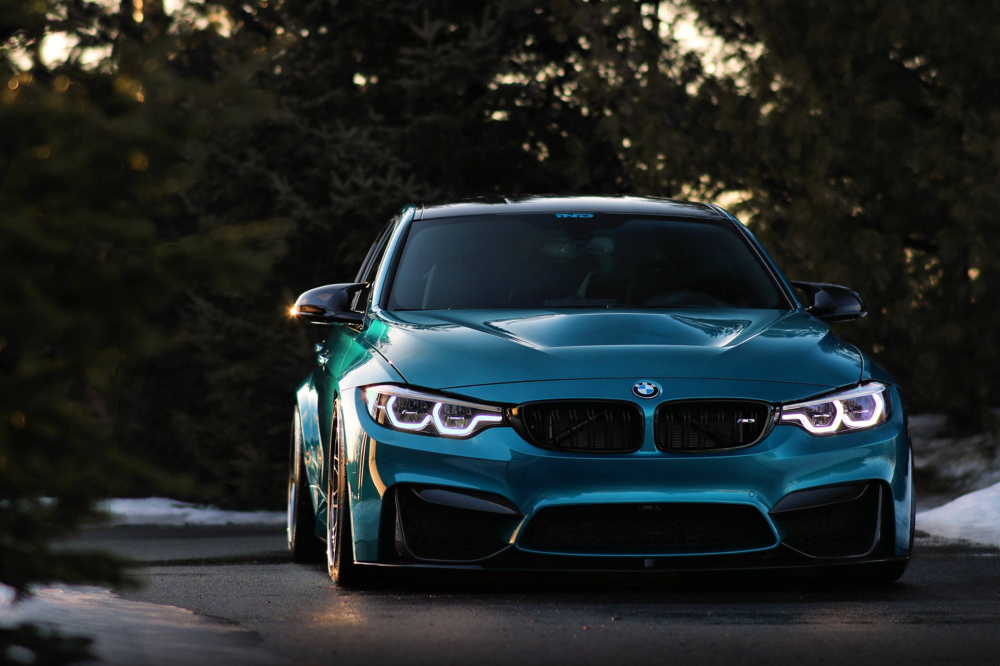 Turkoosi BMW-läppäritausta Taustakuvat