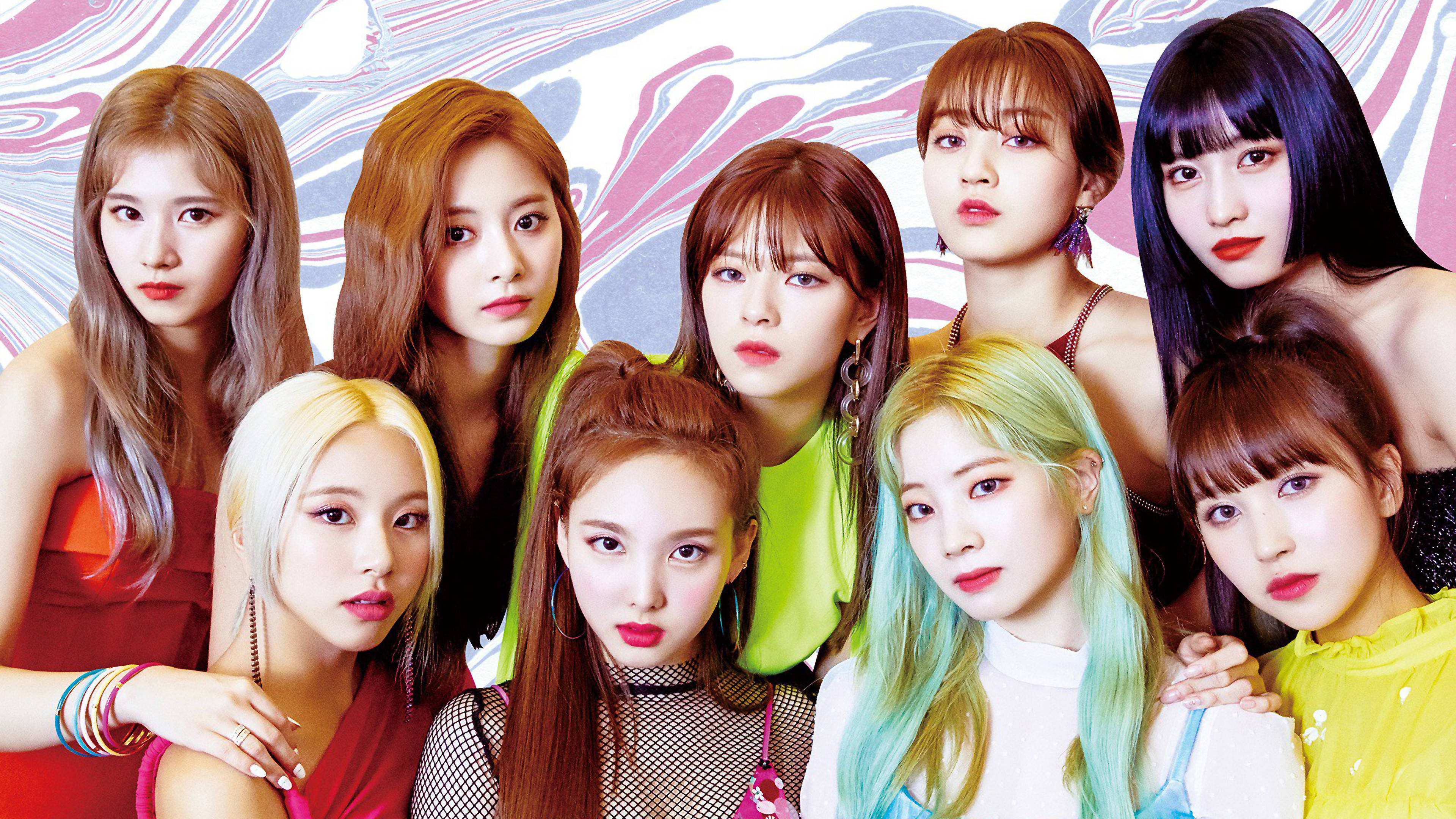 Twice 4K abstraktilla taustalla Taustakuvat