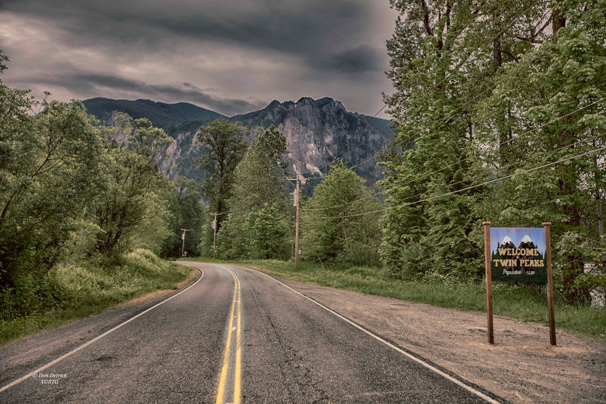 Twin Peaks -tie tumman harmaan taivaan alla Taustakuvat