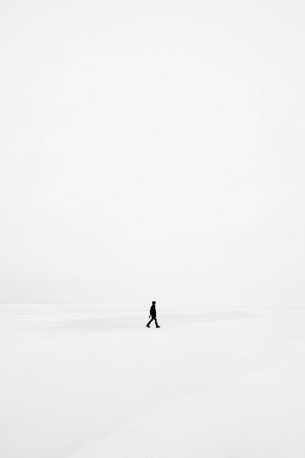 Tyylikäs iPhone White Walk Taustakuvat