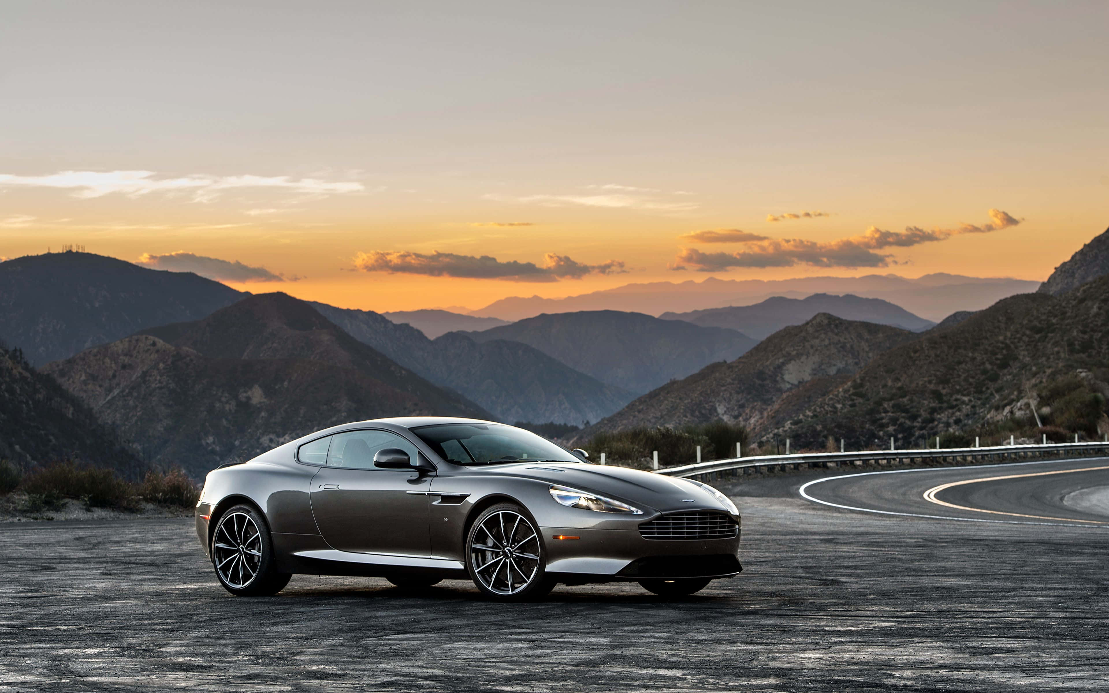Tyylikäs ja tyylikäs Aston Martin DB9 Taustakuvat