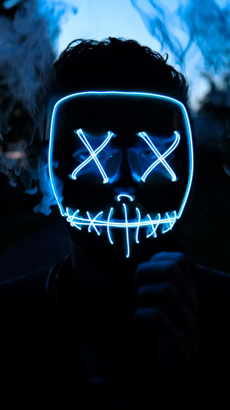 Tyylikäs puhelimen taustakuva hehkuvalla sinisellä neonmaskilla Taustakuvat