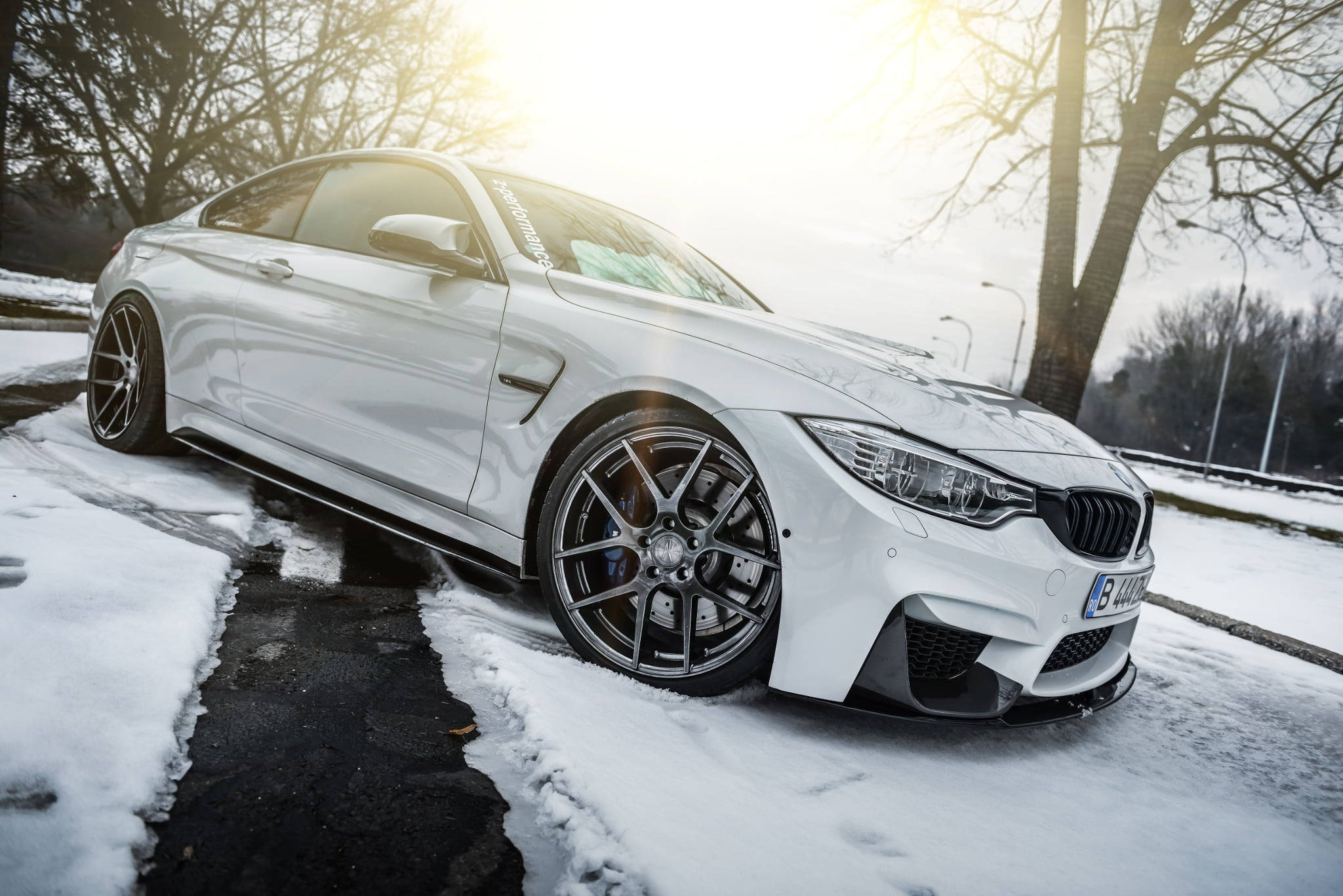 Tyylikäs valkoinen BMW M4 -kannettava Taustakuvat