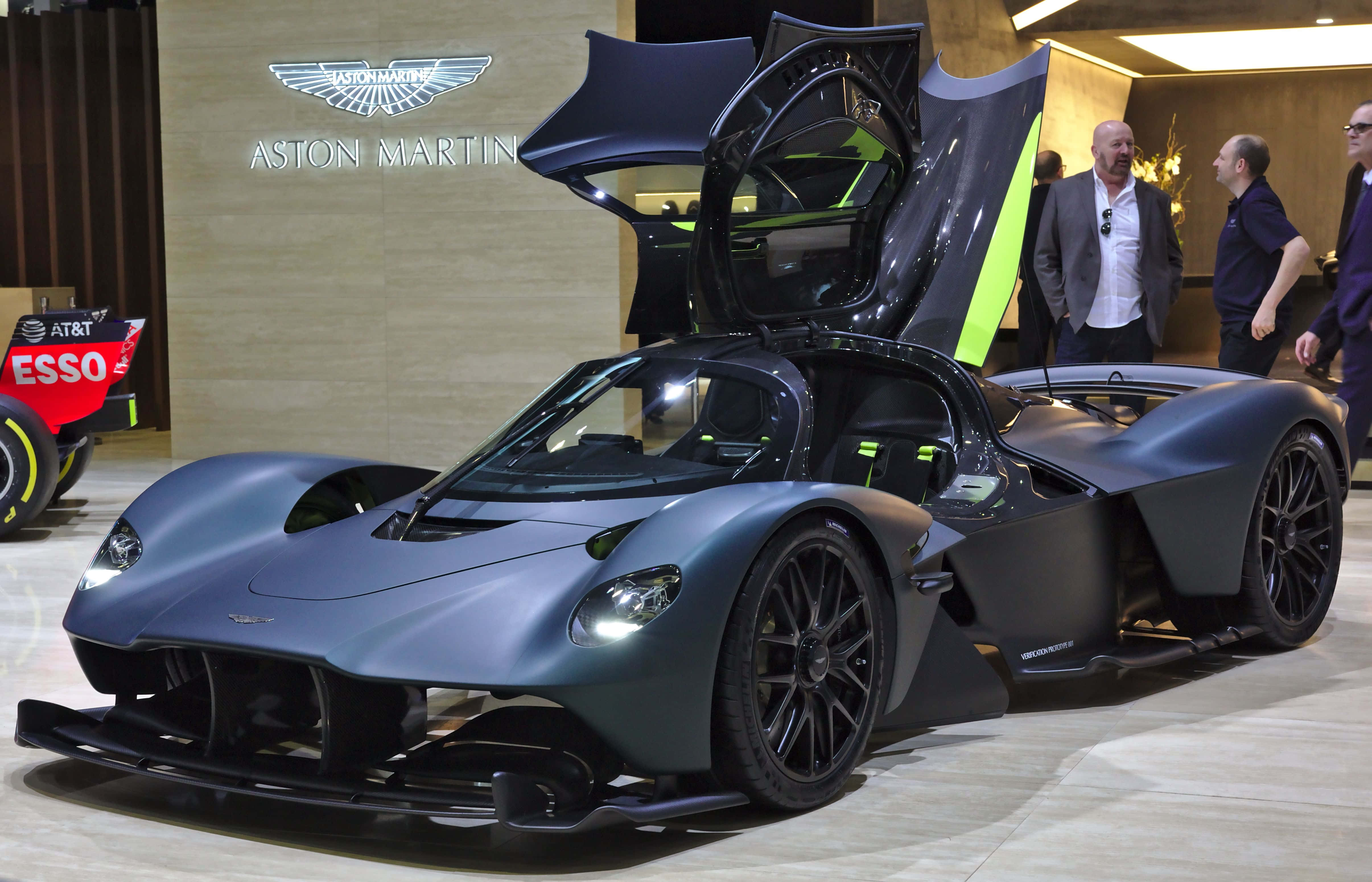 Upea Aston Martin Valkyrie -hyperauto täydessä loistossaan Taustakuvat