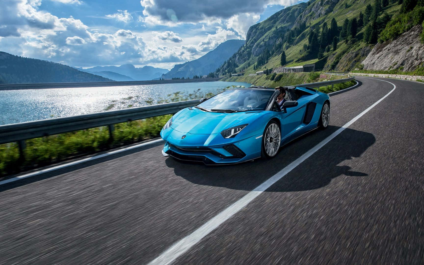 Urheilullinen vaaleansininen Lamborghini Aventador Taustakuvat