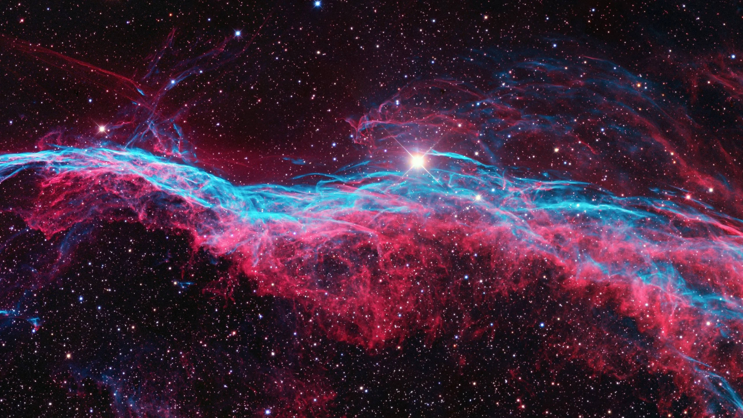 Vaaleanpunainen sumu avaruudessa 2560x1440 Taustakuvat