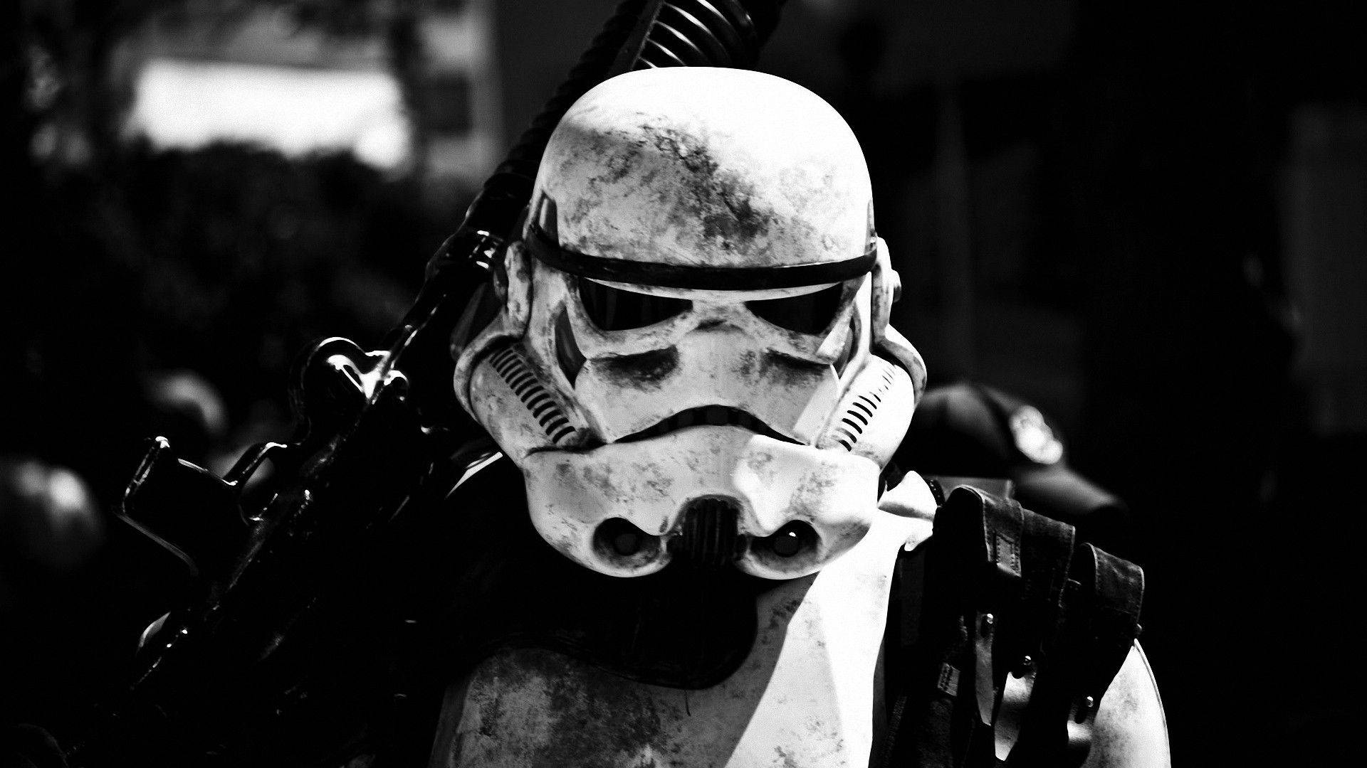 Star Wars -taustakuva stormtrooperista seisomassa planeetalla valmiina taistelemaan aseet kädessä