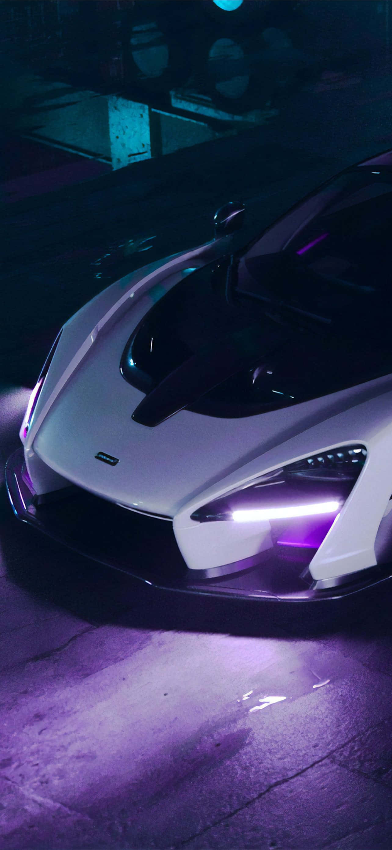 valkoinen auto violetilla valoilla taustalla Taustakuvat