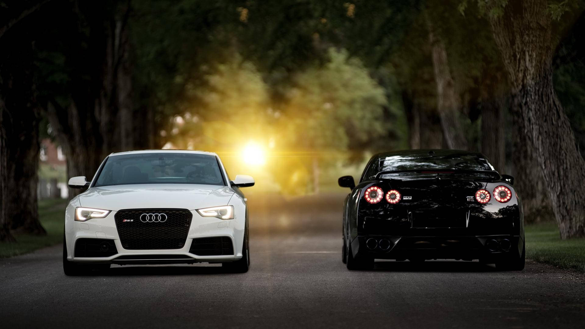 Valkoinen ja musta Nissan GTR -auto