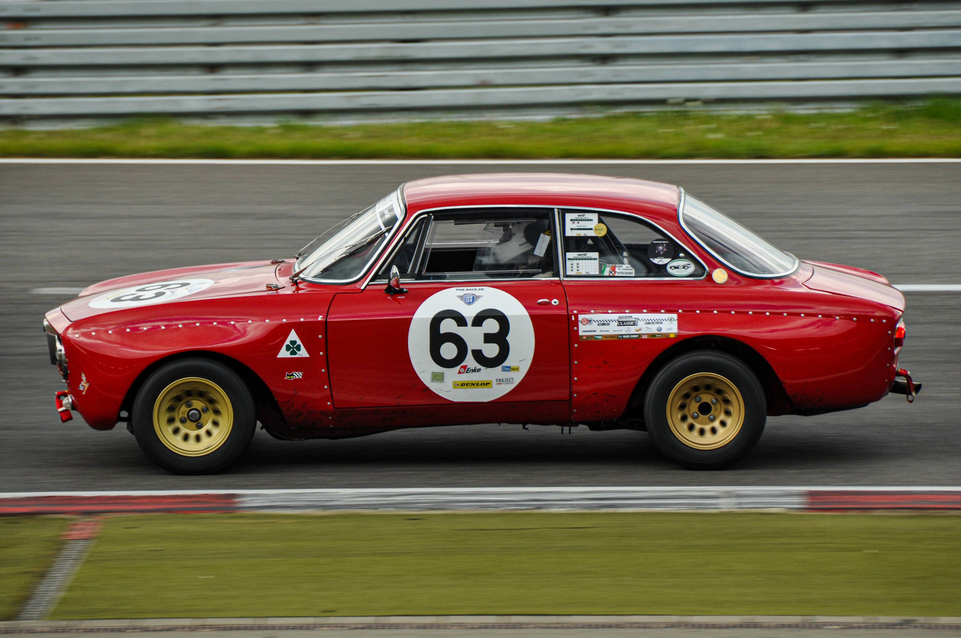 Alfa Romeo GTA -kilpa-auton taustakuva
