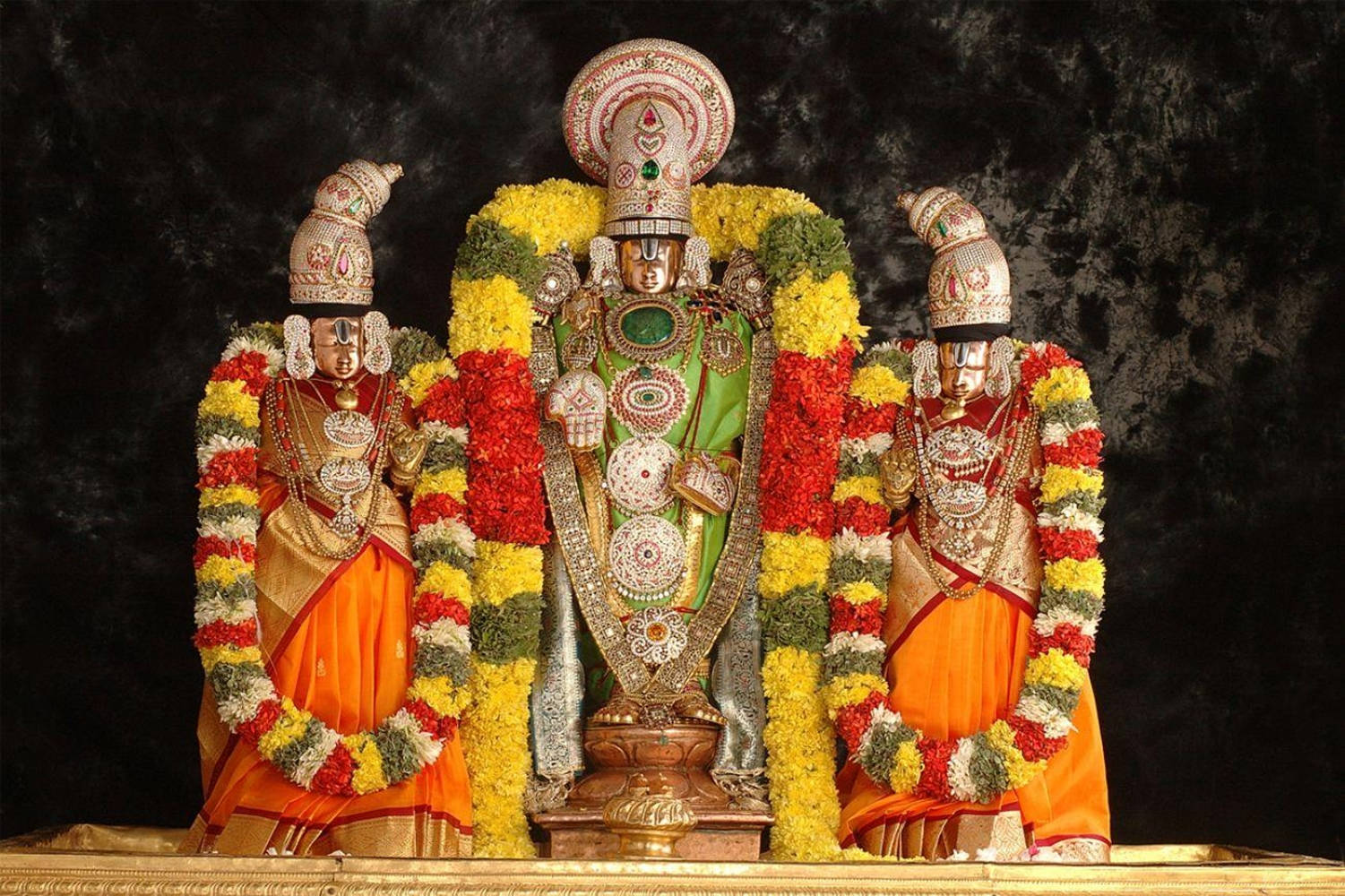 Venkateswara Swamy Sridevin ja Bhudevin kanssa Taustakuvat