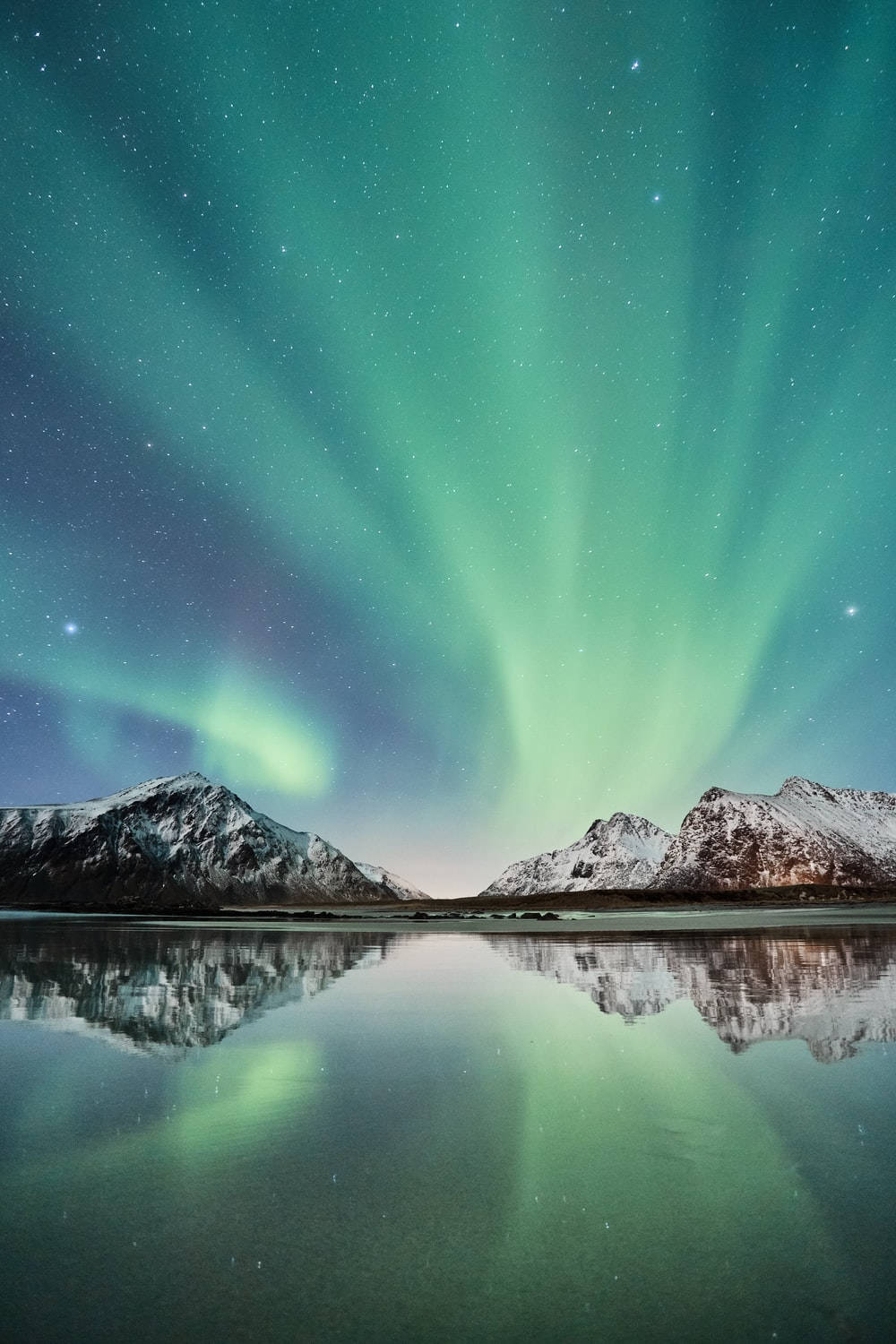 Vihreä taivas ja jäävuoret Taustakuvat