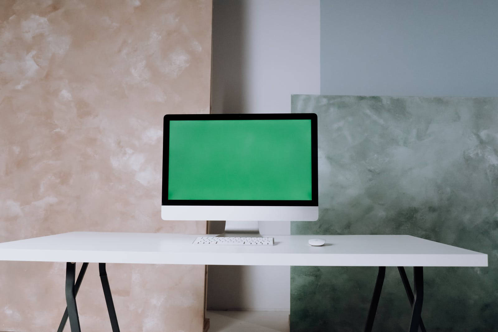 Vihreä tausta iMac toimistossa Taustakuvat